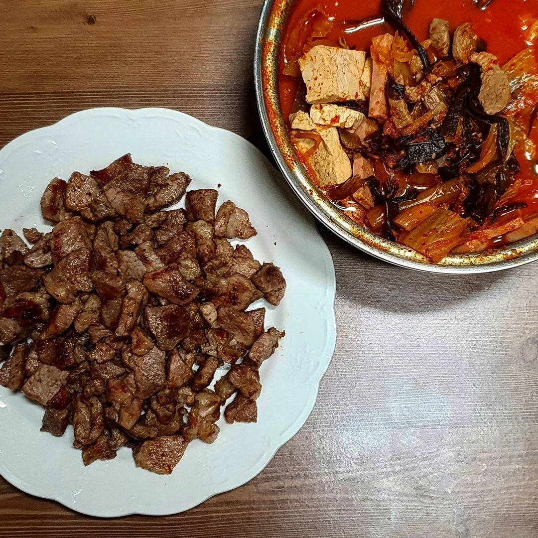깨비츄 / 창원맛집 on Instagram: “#ad #팜스플랜 #팜스플랜마켓 #팜스플랜멤버스 #팜스플랜미트 🔶️팜스플랜 앞다리살🔶️ ➡️ 오늘은 찌개용 앞다리살로 김치찌개&구이를 해봤어요❗ 양