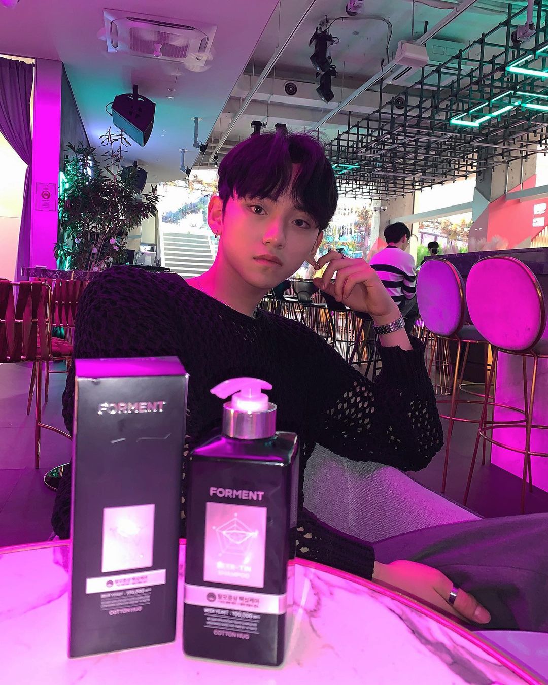 민 승 on Instagram: “#유료광고 포맨트 비어틴 탈모 케어 퍼퓸 샴푸 @forment_korea 포맨트에서 이번에 출시한 코튼향 탈모샴푸입니다 탈모 증상 완화 임상시험 통과했고 탈락 모발 수27.5