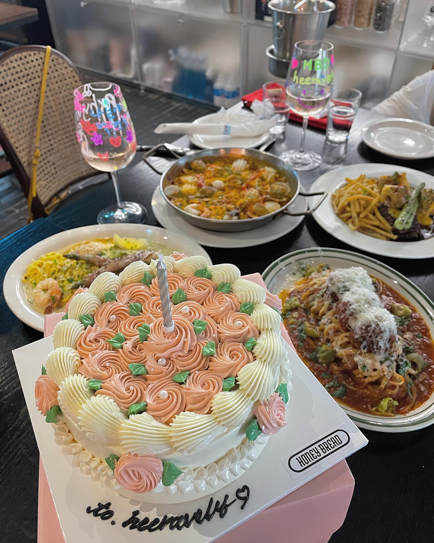 올해는 축하도 더 많이 받고 너무 행복했던 생일 🤍
생일이라고 선물도 보내주고 연락와서 축하해준 친구 언니 오빠 동생 전부 다 고맙구 기억할께요 🥰