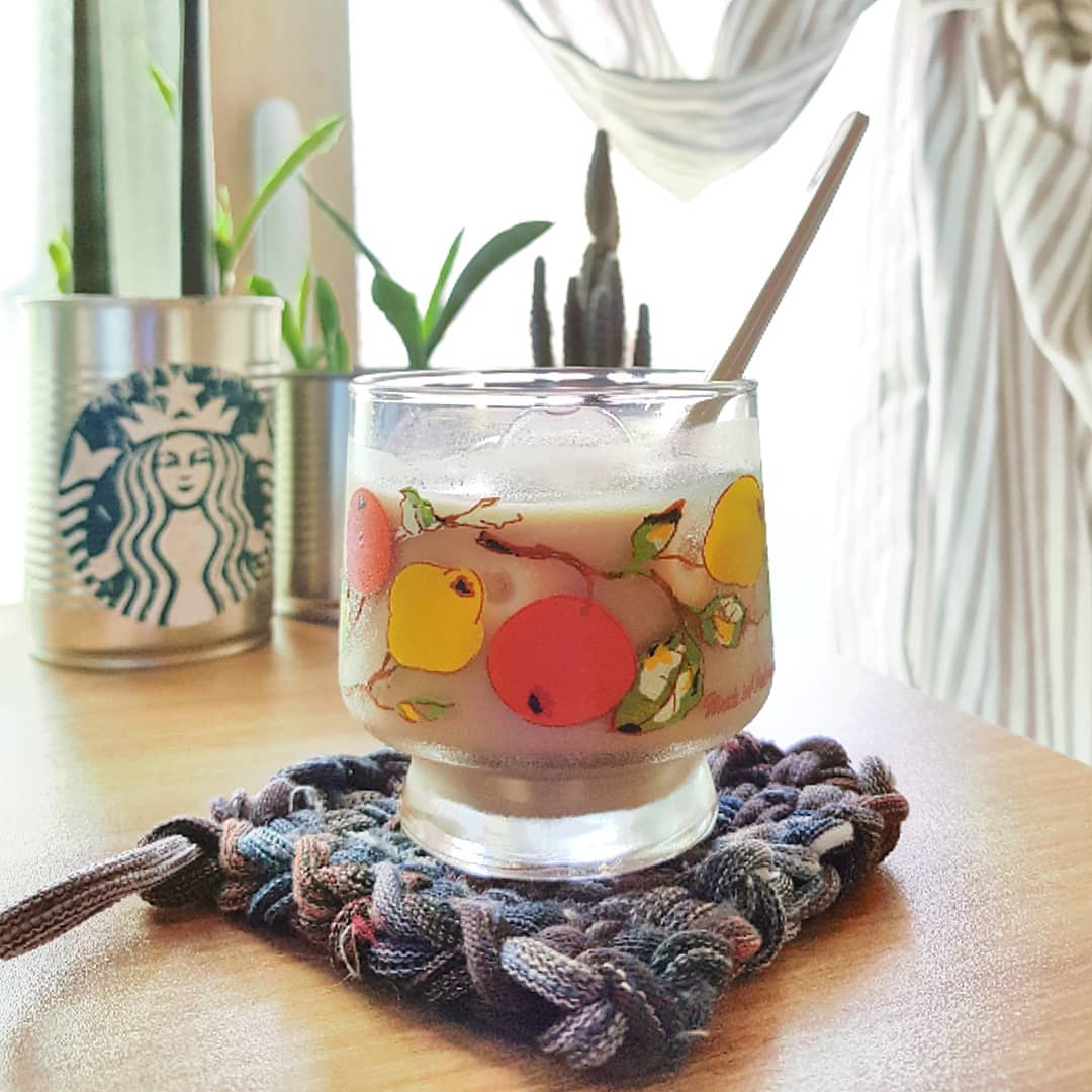 🥵🥃🧶

.

더워~
넘 더워~~~~~~ 🤬

.

더워서
서타벅스 가는건 포기하고,
집다방에서 화이트골드에 우유 쪼로록~
얼마나 맛있게요 😆

.

조카 3호의 깜짝선물!
너의 손재주는 이모를 닮았구나~ 😍
넘넘 고마워~ 서진쓰~ 👍
언제 같이 뜨개질이나 하자꾸나 🤭

.
.
.
.

#서타벅스대신집에서
#맥심화이트골드
#우유섞으면
#더맛있지
#고마워
#티코스터
#조카의선물