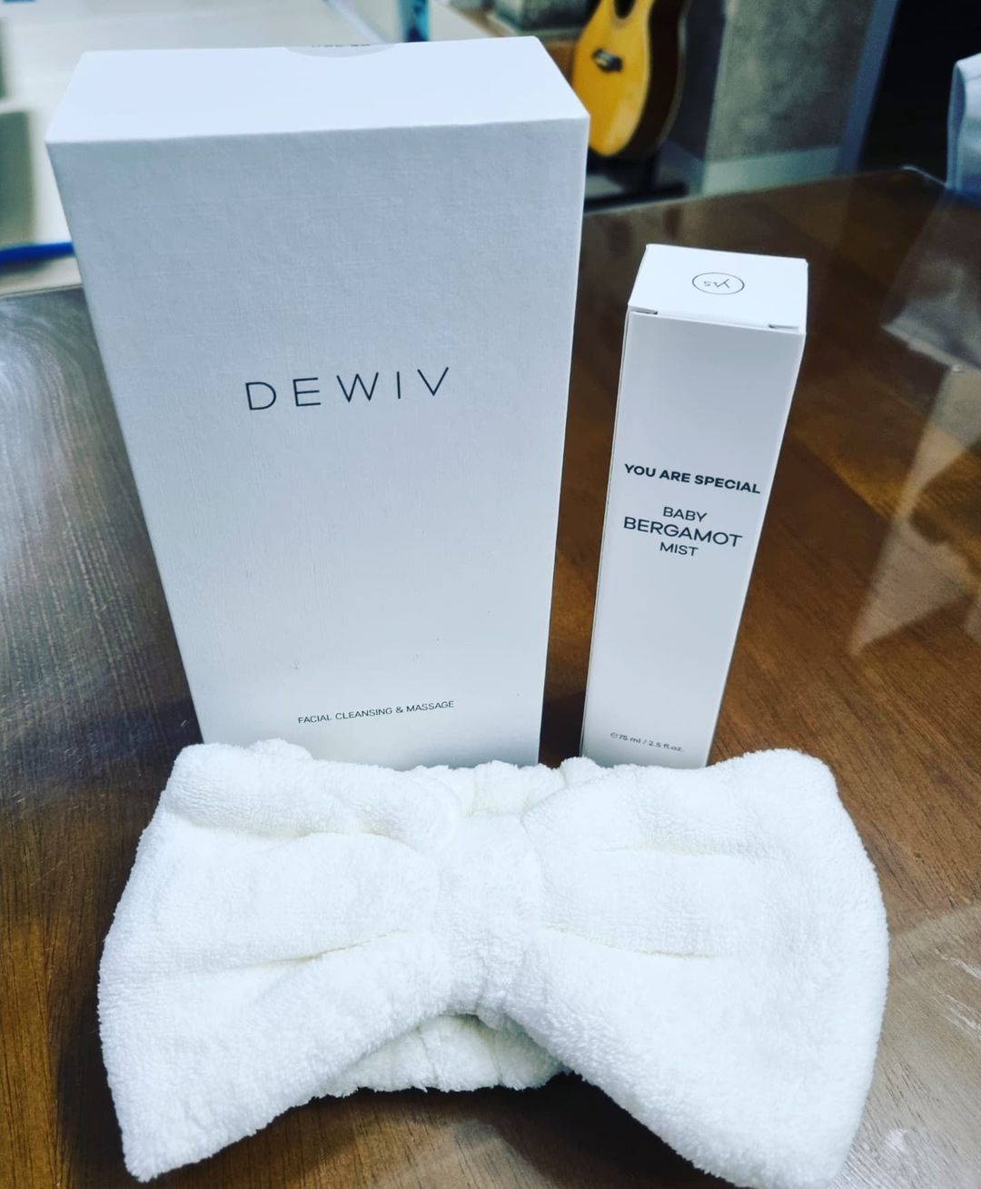우리 가족 일기장 on Instagram: “#제품협찬 오늘은 제가 너무 예쁘고 맘에드는 제품을 소개하려고해요♡ 협찬이지만 맘에드는 솔직후기요💕 @dewiv.kr #듀이브진동클렌저 #세안밴드 요즘 세안