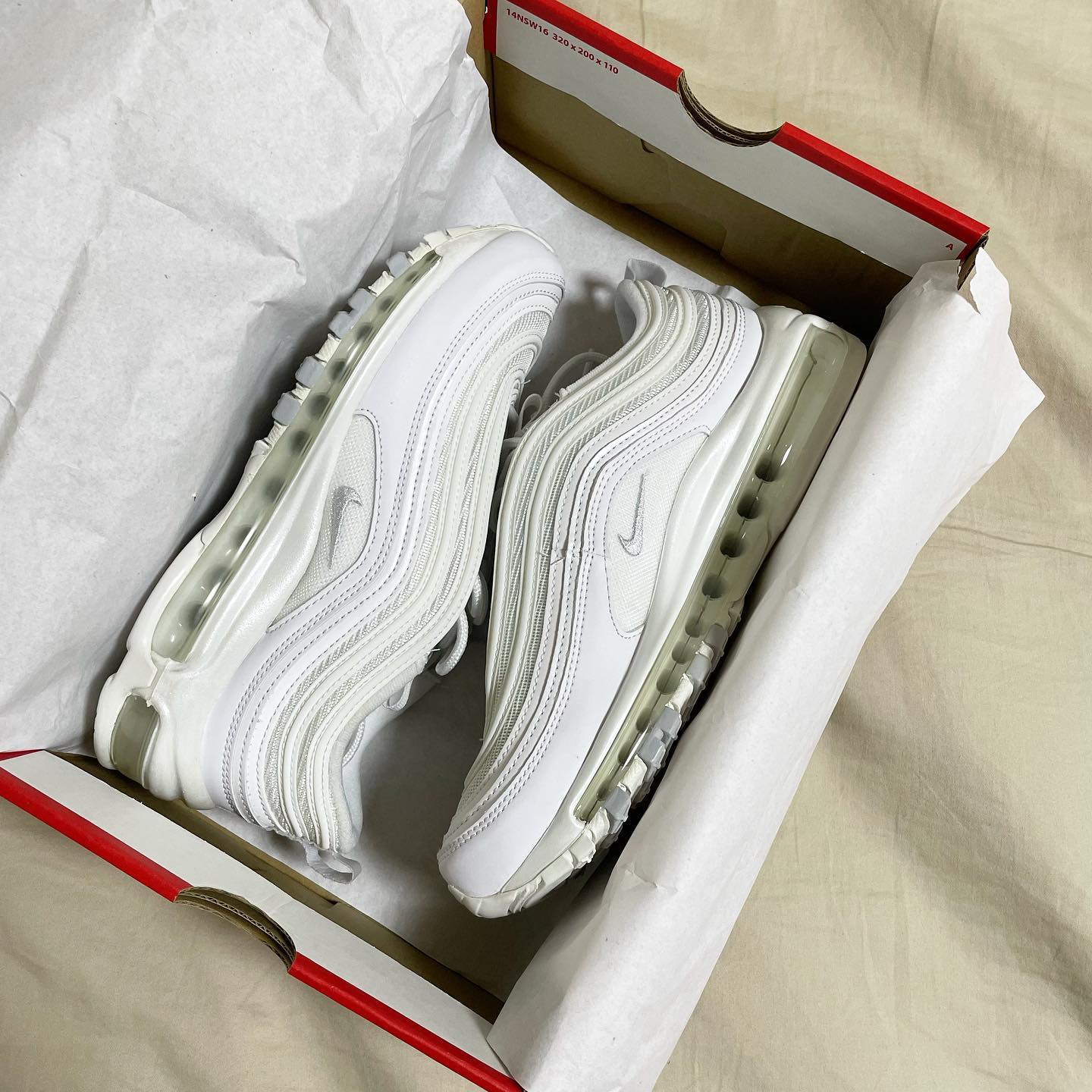 👟

운동 열심히하라고 웅씨가 사준 웅동화❤️‍🔥 
배송만 2주 기다렸다가 택배가 파업해서 
취소처리되고 매장에서 #flex 해주셨습니당,,🤑
-
-
-
_ungrush #잘신을게웅
.
#나이키 #맥스97 #실버 #nike #max97 #airmax97 #daily #oo #데일리 #소통 #운동 #런닝 #운린이 #근손실 #운동자극 #운동맛집 #데일리슈즈 #럽스타 #슈스타 #운스타 #좋아요 #fitness #workout #diet #health