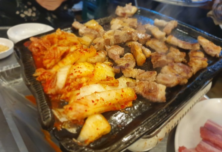 합정 - 맛집 신김치생삼겹살