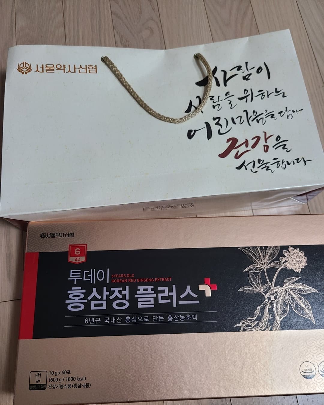 🤍체험후기
"투데이 홍삼정 플러스 스틱"
-약성이 제일 좋은 6년근 홍삼
-11가지 부원료 첨가
오가피.당귀.도라지.민들레.숙지황.천궁.영지.대추.둥글레.귤껍질.감초
-진세노사이드 12mg함유
-스틱파우치로 간편함
-하루 한포로 홍삼 보충

체험으로 저렴한 가격으로 구입하게된 투게더 홍삼정🤗
매일 다른 홍삼스틱을 민이아빠 나 민이 
셋다 매일 한포씩 먹고 있어서
신청해보게 되었는데 맛도 좋고 하루한포라 간편하고
선물로도 너무 좋을것 같다😊