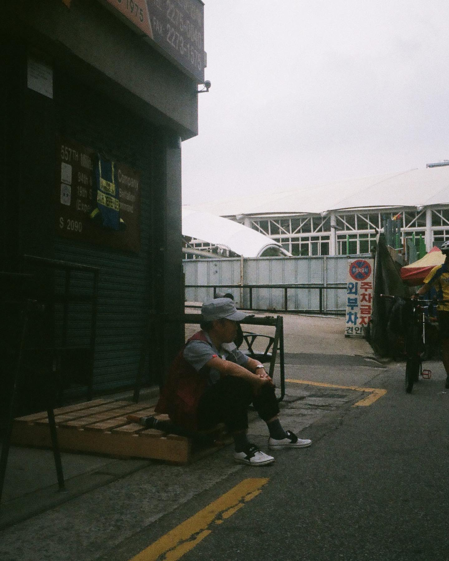 고독. Olympus Pen ee3- Fujifilm C200