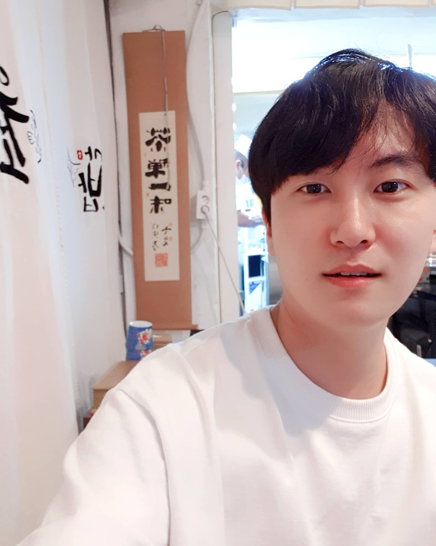 #수원이가초밥
✔장점 : 바로 앞에서 장인이 만들어주시는 초밥 😊
✔먹은거 : 특모듬, 특선초밥, 마제우동, 도미머리조림
⠀
퇴근하고 회사 근처 수원 초밥맛집 방문했어요!
유명한 맛집이다보니 손님도 많고 배달 주문도 가득가득한데도
사장님이 정말 친절하게 안내해주셔서 편하게 먹을 수 있었어요
⠀
가격은 딱 무난무난한 평범하지만, 바로 앞에서
초밥 장인 셰프님이 해주시는걸 다 볼 수 있어서 안심되고
스시도 하나하나 너무 부드럽고 죤맛 ㅠㅠㅠㅠㅠㅠ
장어초밥 원래 좋아하는데 길고 크게나와서 좋았어용 🍣
⠀
#수원맛집, #수원초밥맛집, #인계동맛집 #인계동초밥맛집
#인계동배달맛집 #수원배달맛집 #24년경력 초밥장인