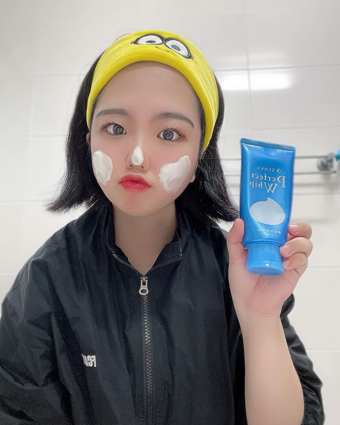 혜 진 on Instagram: “#광고 #ad 여러분 그거 아세요 ? 생크림같은 거품과 강력한 세정력으로 유명한 센카 퍼펙트휩이 리뉴얼 되었어요 ! 기존의 퍼펙트휩에 비해 메탈릭한 디자인으로 바뀌어