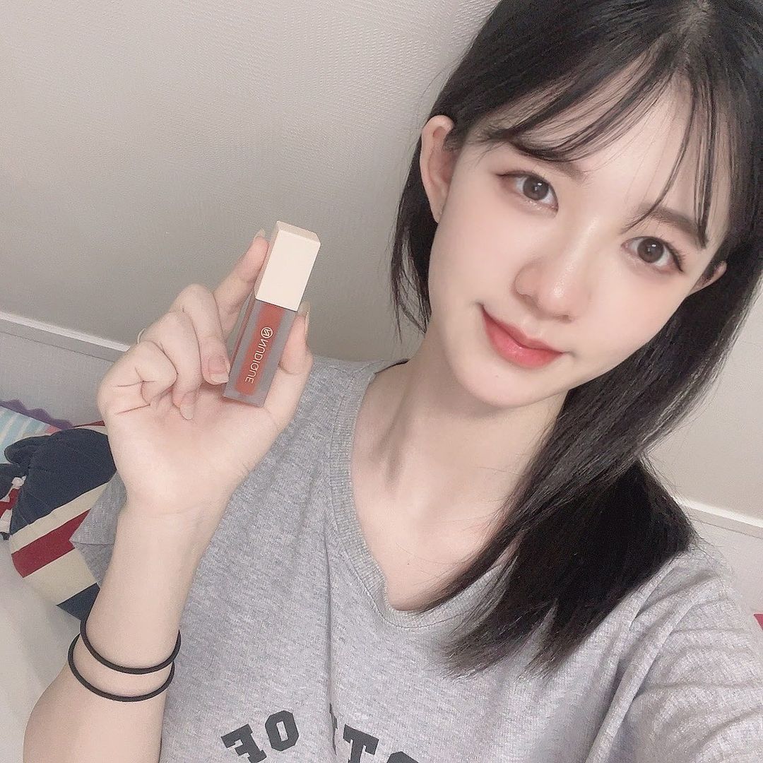 수정(21) on Instagram: “#협찬 #누디크 틴트♥️ 색상 정보 (02 무드코랄) . . . #틴트추천 #워터틴트 #쿨톤틴트 #틴트 #쿨톤틴트 #립스타그램 #립 #립스틱 #일상스타그램 #셀스타그램 #오늘