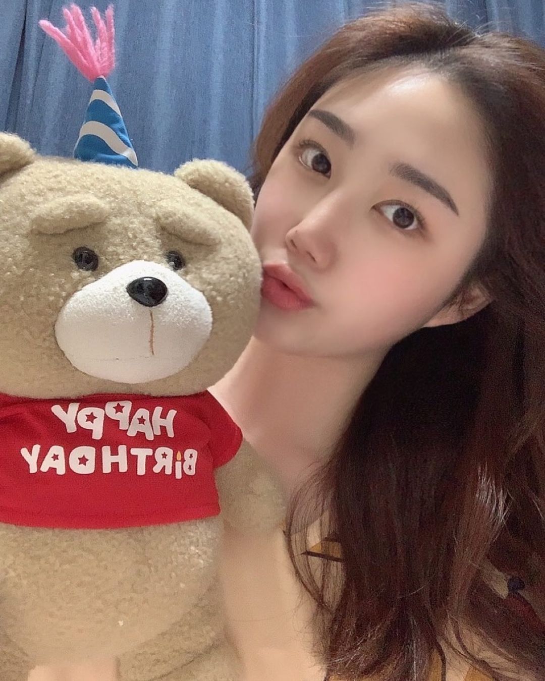 함지원’s Instagram profile post: “#협찬 화장을 잘 못해서 눈썹 모양에 대해 항상 고민이었고, 눈썹 모양도 넘 바꿔보고 싶었는데 눈썹이 또렸하게 많은 편이라 내 똥손이 건들이기