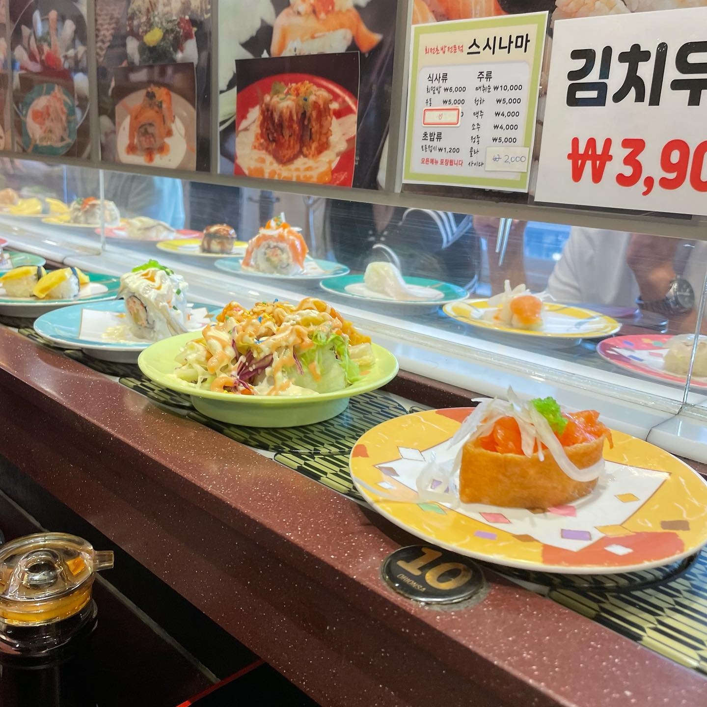 #신림회전초밥 #신림스시나마 신림역에 위치한 한접시 1,200원 회전초밥집! 유튜브에서 보고 가게되었는뎅 구디 무한리필 초밥집보다 퀄이 더 좋았구 종류도 많았딥니당!!🍣 연어,광어,참치, 달걀 등 초밥과 후식으로 먹을 수 있는 각종 과일!! 그리귱 스시마에서 꼭 시켜먹어야하는 김치우동으로 입가심 🍜 !! 혼밥하기도 좋은 이곳! 신림에서 초밥이 땡기신다면 한번쯤 다녀오시는걸 츄쳔추천

📍서울 관악구 신림로 324 신한방사선과의원

✔ 자세한 후기는 네이버 '@체리야미' 블로거에서 확인가능합니다 :D

#먹스타그램 #맛스타그램 #먹방스타그램 #맛집 #맛집추천 #맛집스타그램 #집밥 #요리스타그램 #서울 #요리 #데일리푸드 #일상 #먹스타 #인스타푸드 #오늘뭐먹지 #서울맛집 #맛집탐방 #데이트코스 #좋아요반사 #팔로우 #맞팔 #일상스타그램 #오오티디 #food #foodstagram #cook #instafood