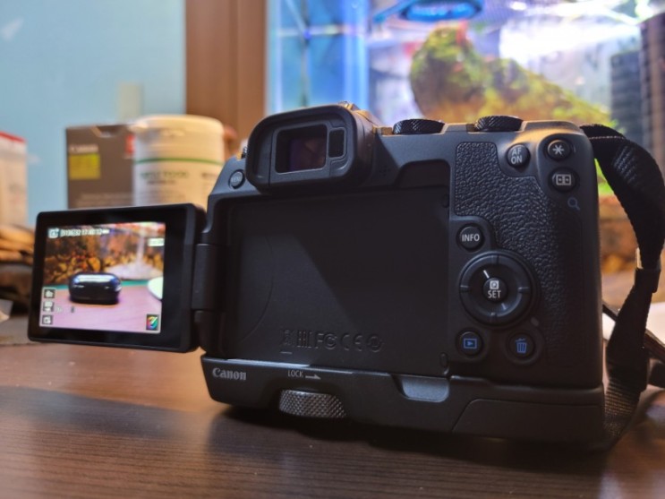 캐논 익스텐션 확장그립 (CANON EG-E1) : 카메라를 더 안정감 있게 해주는 악세사리 + 장/단점