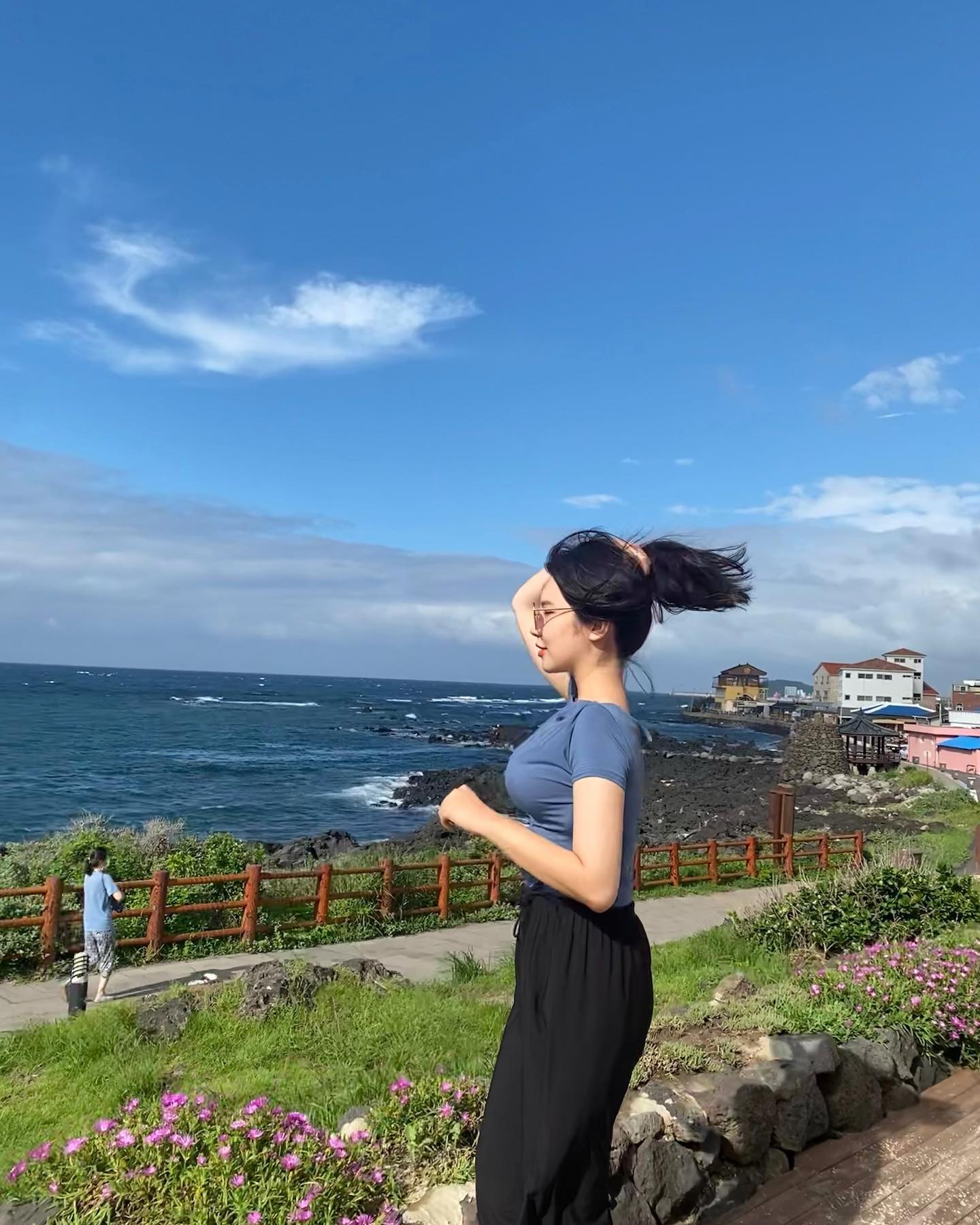 .
사진올릴게 너무 많아서 신난다..😆
.
.
그렇게 체력방전하고 뱅기서
기절….완전깊게잠듬…
지금도 졸려서미치겠으니까
자고나서 다시앨범정리..해아지..
안녕 휴가…야…