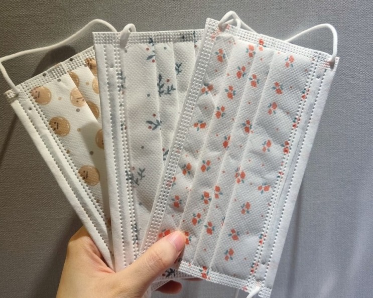 마스크도 패션이다! 이왕 살꺼 손이 많이 가는 컬러마스크로 구매하기 : 코모드 디자인마스크