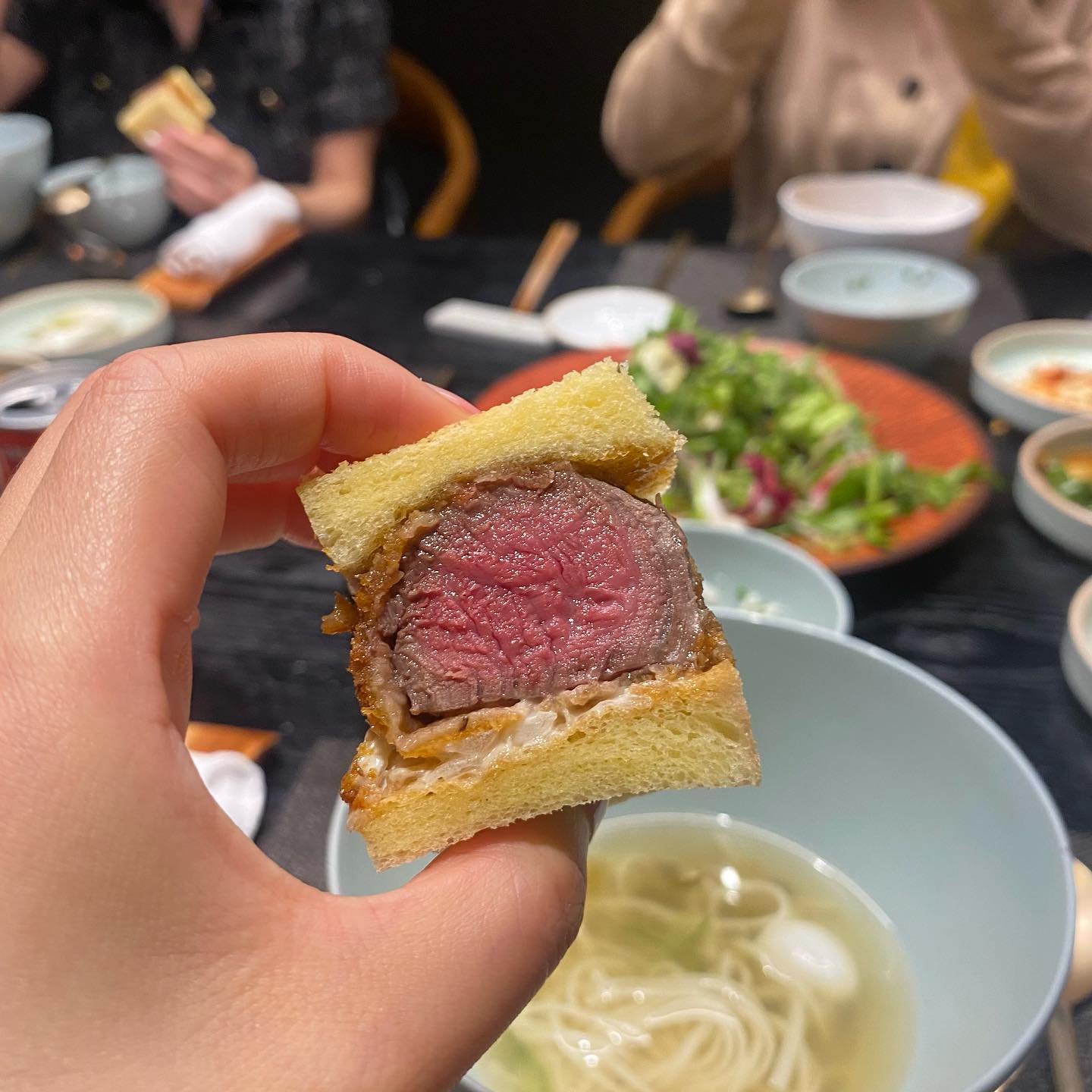정말 맛있었지….사진이 없을뿐🥲
우리에게 자리비움이란?🤣화장실도 안가…
아주 가끔이여도 소듕해…