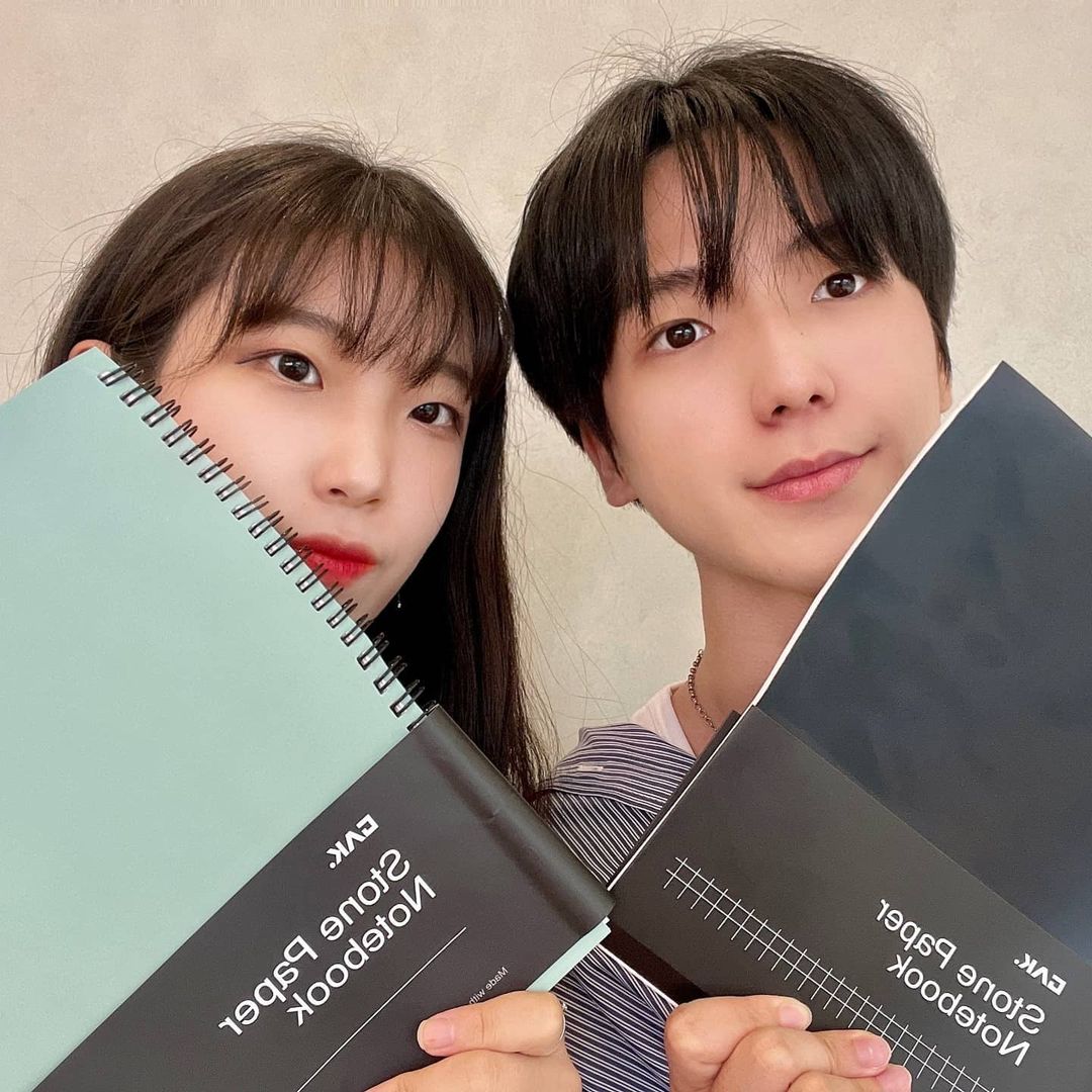 @yun_min_day on Instagram: “#협찬 이지만 솔직한 후기🤍 👉https://smartstore.naver.com/gakdot👈 📘평소에 진짜 잘 흘리고, 쏟고 다니는 마이너스 손인 저희에게 방수노트는 혁명이였습니당!😯 커피
