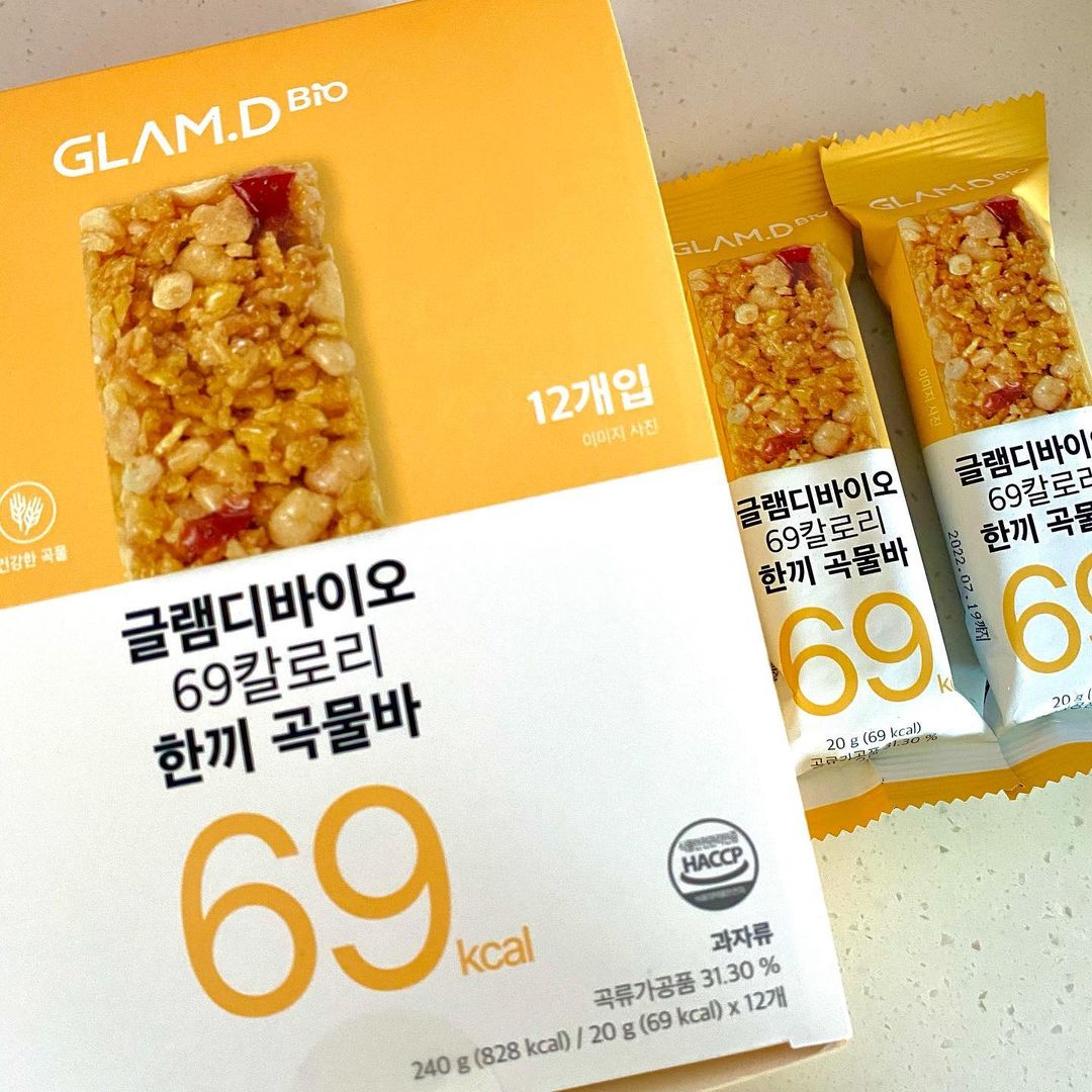 𝒮𝑜𝓃𝑔 𝐸𝓊𝓃 𝒥𝒾 on Instagram: “#협찬 ⠀ 아침에 간단하게 먹기 좋은 #곡물바 💕 ⠀ ⠀ #글램디바이오 #glamdmbio #글램디 #glamd #69칼로리한끼곡물바 #다이어트간식 #건강간식 #식단관