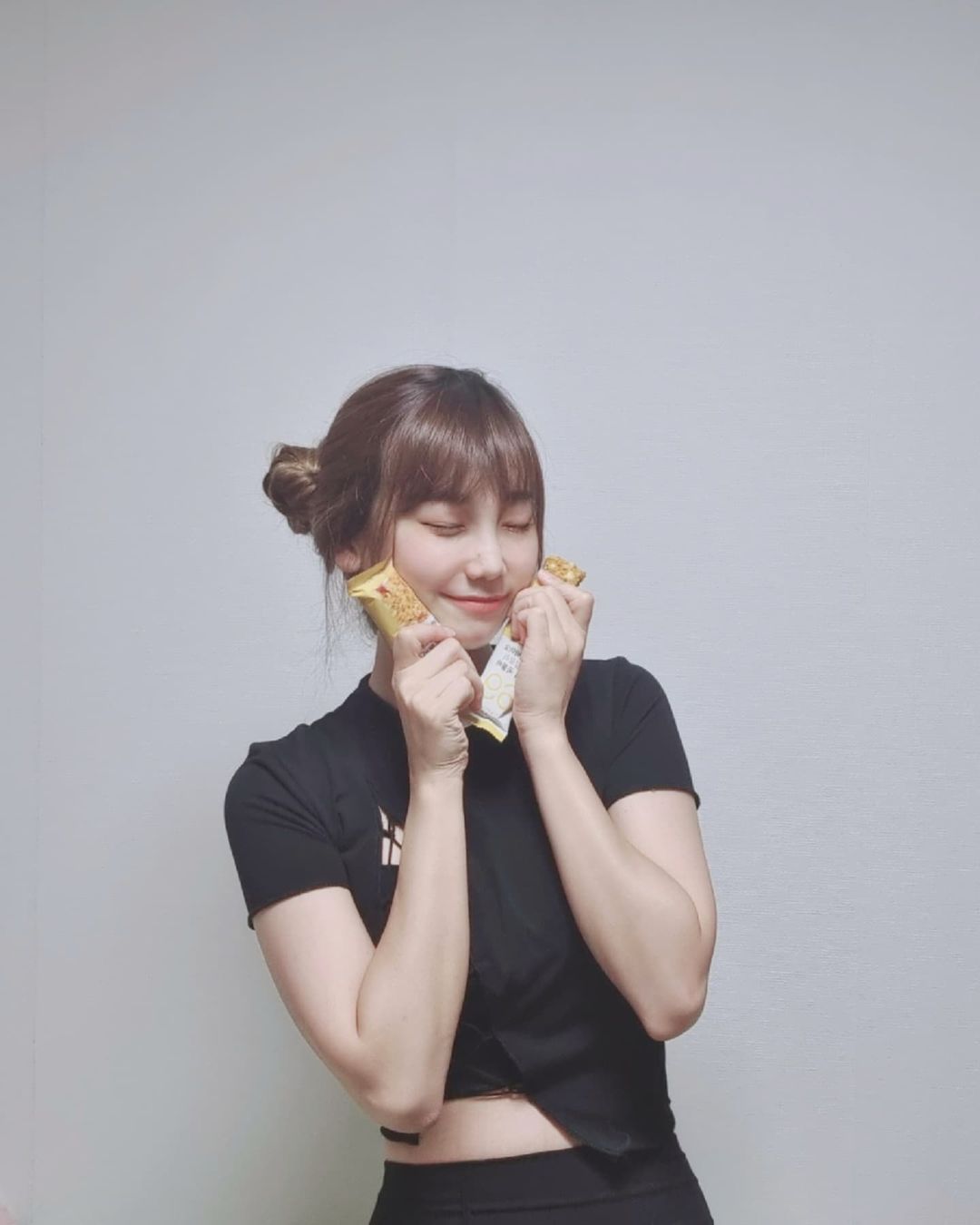 혜민❣ on Instagram: “#광고 운동하고 먹는 69칼로리 곡물바! 글램디바이오 69칼로리 한끼 곡물바 헬스 다녀와서 한끼 식사로 먹어봤어요! 가볍지만 든든하게 챙겨먹었어요 ㅎㅎ 곡물바 정말