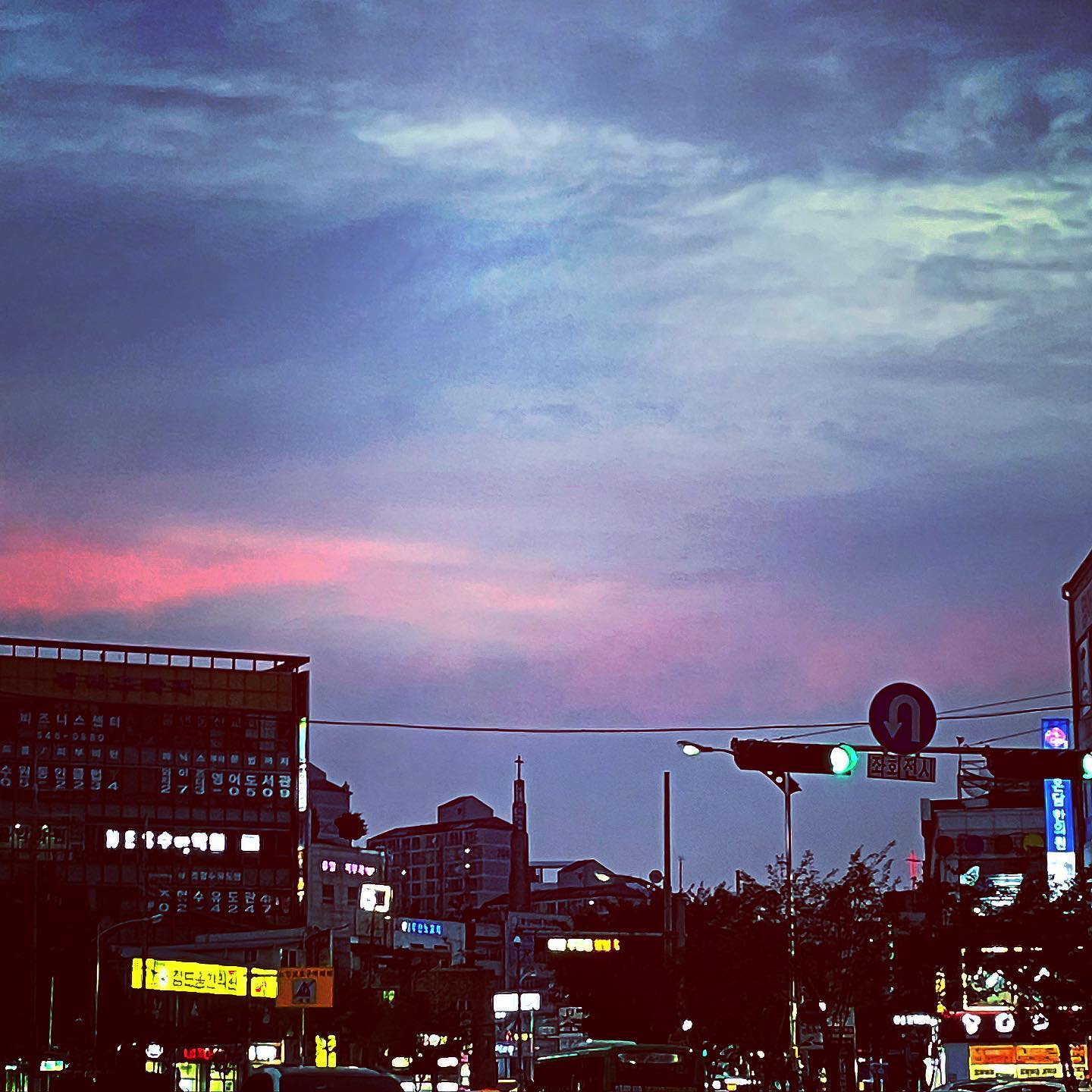 웹툰그림체 사진 🤪

#사진 #사진스타그램 #웹툰 #배경 #하늘 #스냅샷 #분홍 #핑크 #월요일 #sky #photography #photo #photooftheday #pink #pic #picoftheday