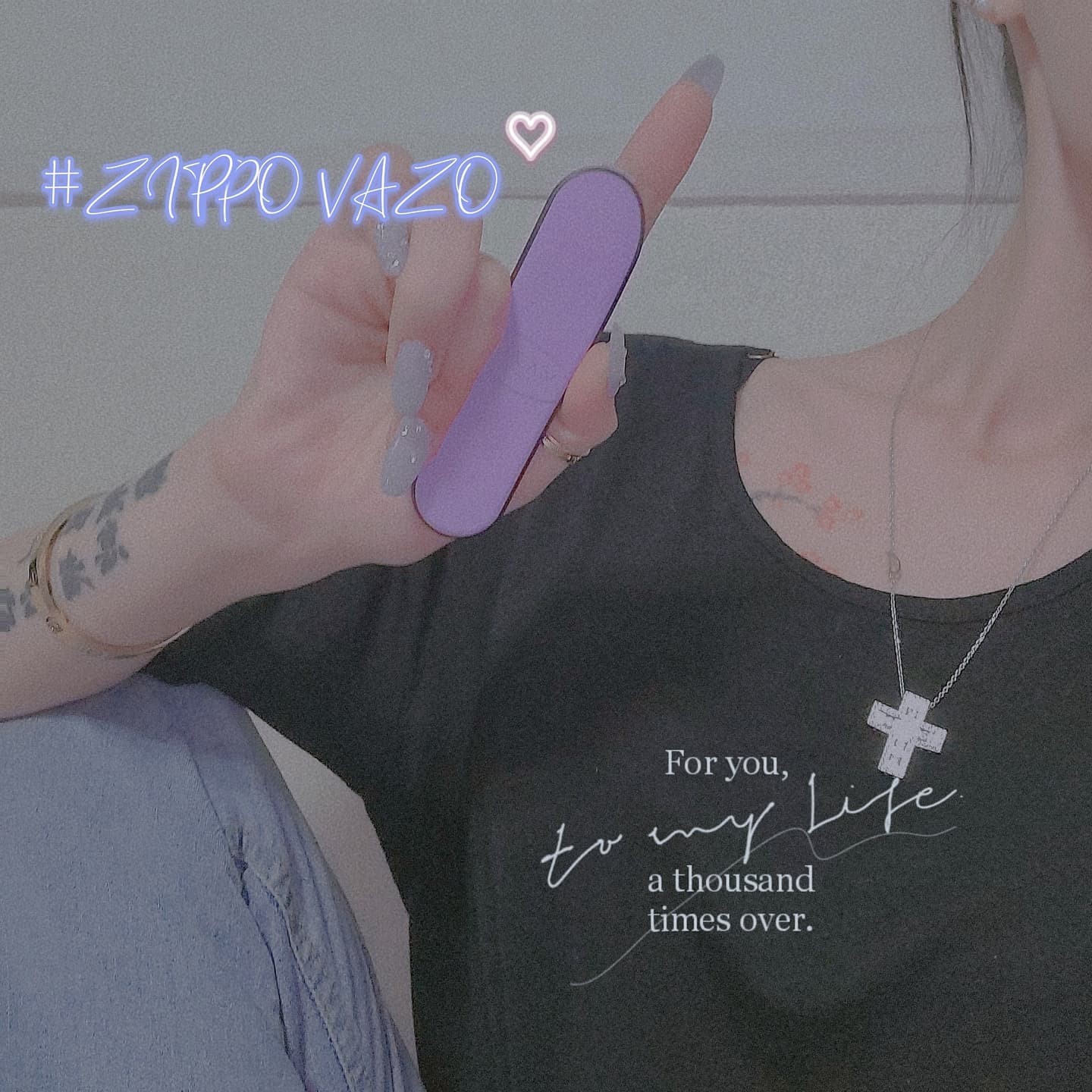 #zippo 에서 이번에 일내짜나?~

GS편의점에서 쉽게 만나볼수 있는 #zippovazo 는
일회용 액상형전자담배!
주머니에도 들어갈 정도의 콤팩트한 사이쥬!~
첨에는 예뻐서 눈이 갔던거라 사실 맛에는 기대가 크지않았다규.. 
금데 왠걸 딱 봐도 '안녕 난 포도라구해.' 할것같던 퍼플은 
여~윽시 포도향이였지만 너무 맛나버려서 
시연이없지만 실패도 없던 굿초이스를 보여줘버리니까
다른맛도 궁금해져버렸다구!헤헷

#일회용전자담배 #전자담배 #액상형전자담배 #지포바조 #지포