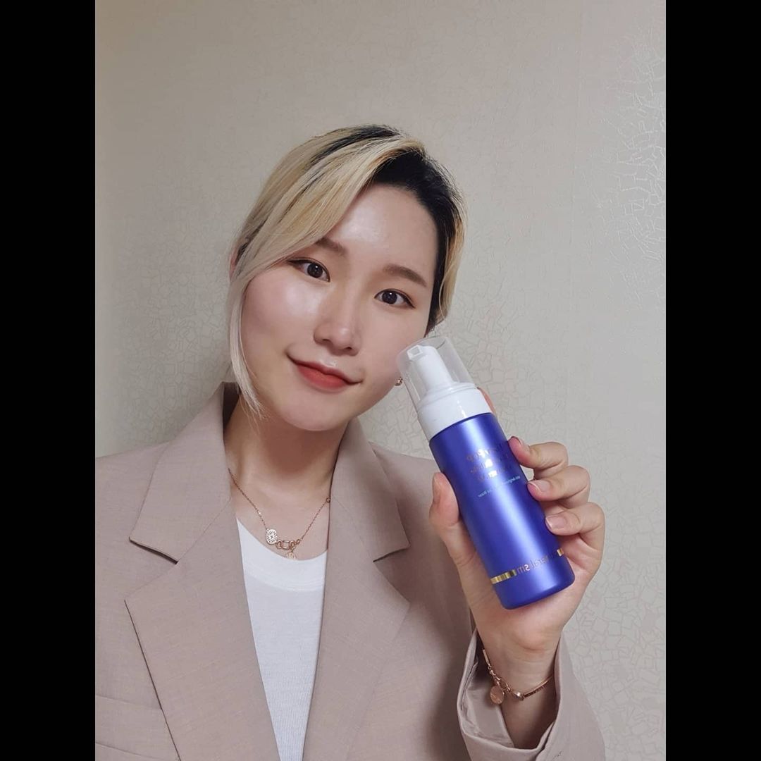 유청 on Instagram: “#협찬 #스키너리즘 #피지팝 - 천연원료랑 자연유래 성분을 사용해 임산부랑 아이들도 사용 가능한 버블클렌저👍👍 - 모공보다 작은 미세거품들이 색조화장품을 녹여서