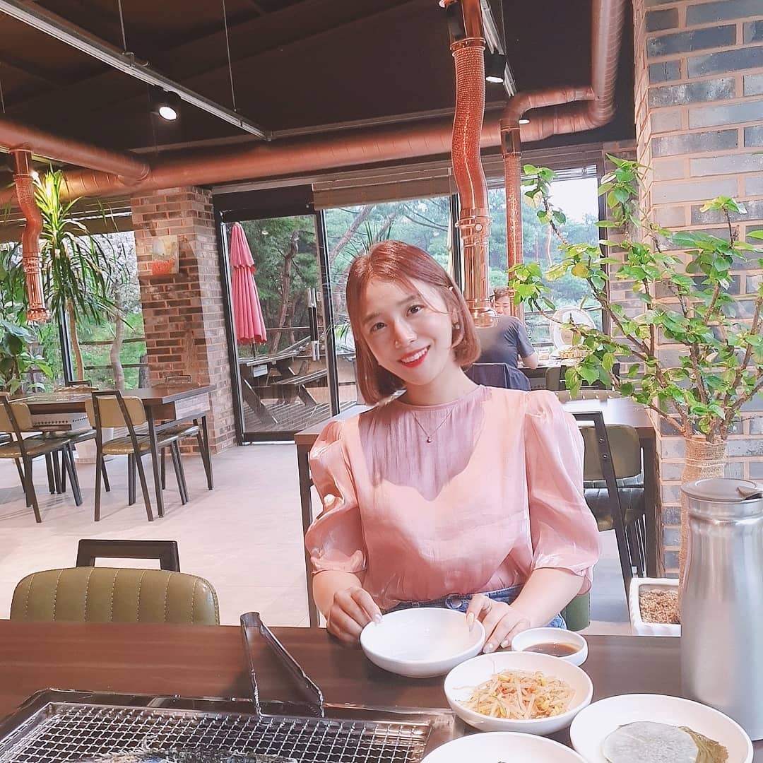 kimvely on Instagram: “#협찬 여주에 이런곳이 있다니♡ 숲을그리다 장어먹으러 왔다가 힐링까지 하고가네요🙈 친절하신 직원분들 맛있는 장어구이 그리고 사방이 푸릇푸릇 너무 예쁜 경치도