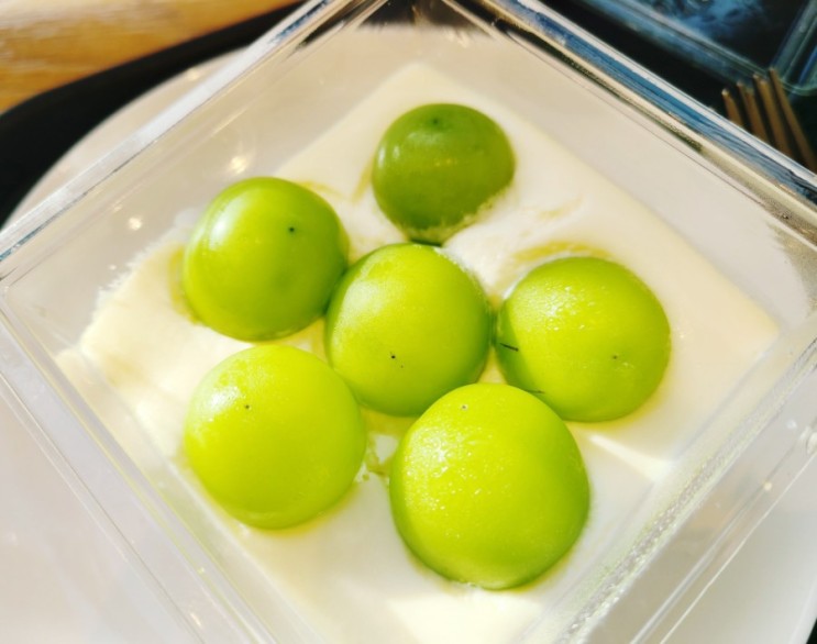 스타벅스 신메뉴 상큼한 샤인머스캣 스윗박스 솔직히 맛은 별로