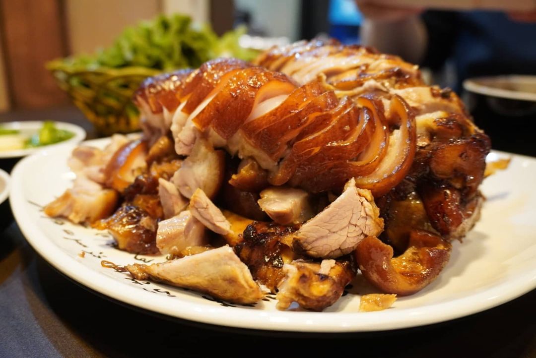 민베이입니다🙂 on Instagram: “옥수동 족발맛집접수 꼬들꼬들한 족발한쌈에 술생각이 너무 났지만 꾹참고 족발만ㅋㅋㅋ 담주에 양념족발먹으러 또가야딩🧡💚💛💙💜 . . #내맘대로다이