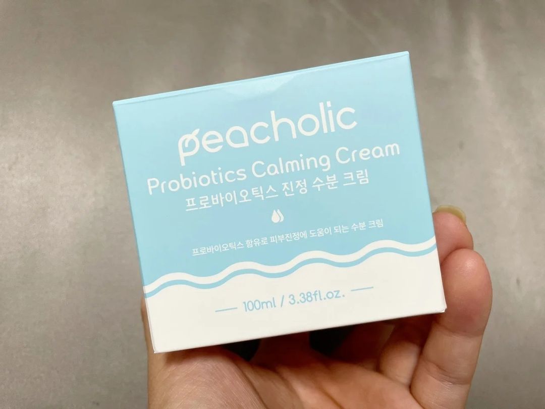 이세연 on Instagram: “#제공받음 수분크림 바르면 얼굴 답답하고 옆으로 자는 나한테는 진짜 안맞는다고 생각했지만 피치홀릭은 다르다. 가볍고 촉촉히 스며들고 끈적거리지 않아서 달라붙