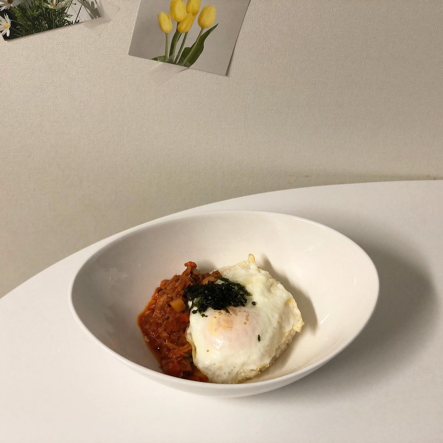 .
김볶은 먹고싶은데 김치 썰기는 귀찮아서 
김볶인척하는 고추참치비빔밥으루 👻