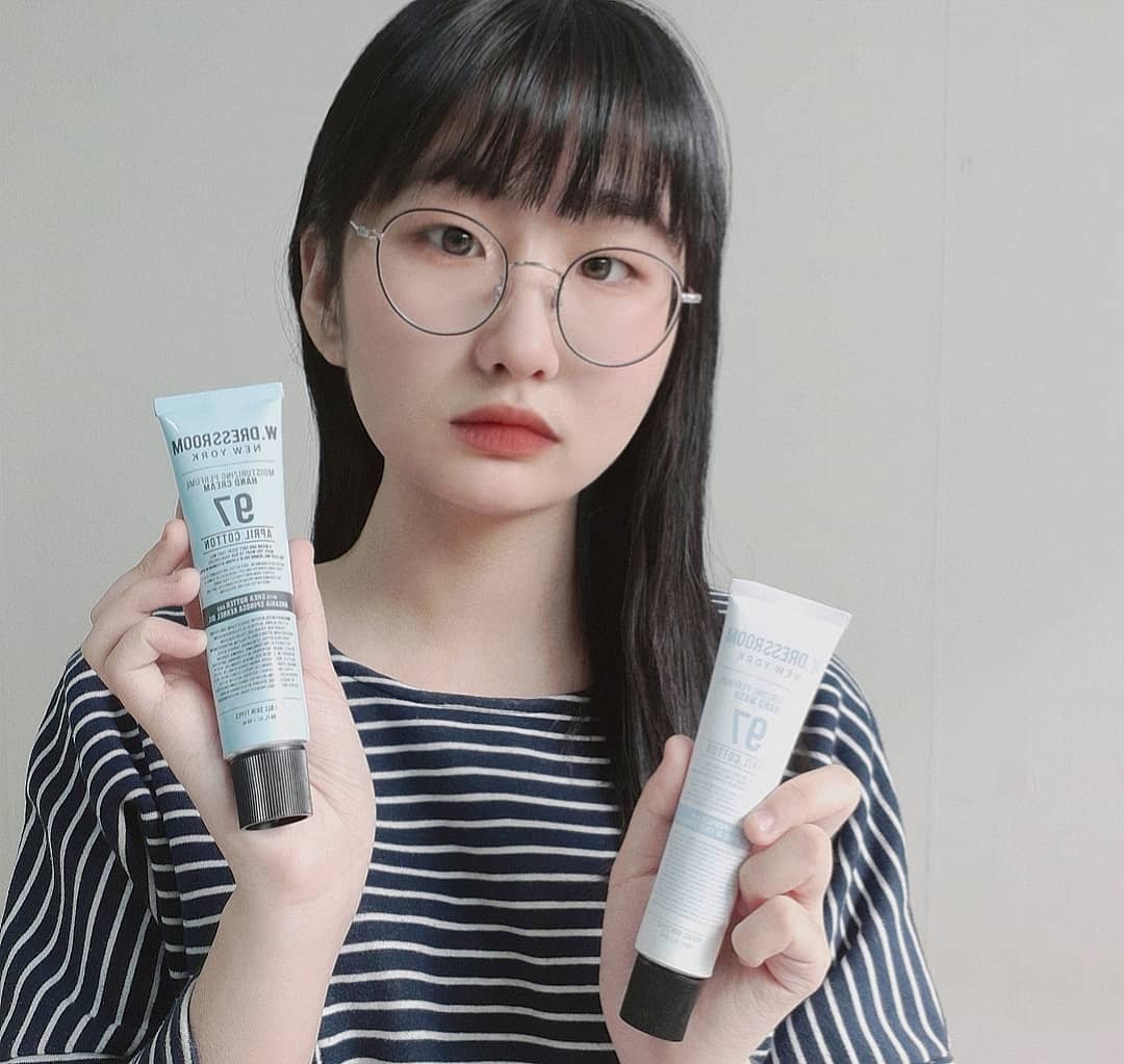 @cherish_.03 on Instagram: “#협찬 이지만 너무 좋아하는 핸드크림 & 핸드워시 요즘 밖에 나갈때마다 챙겨가는 핸디켓 필수품 (핸드케어+에티켓) ✨ 가방에 쏙 들어가는 사이즈로 가지고 다니기