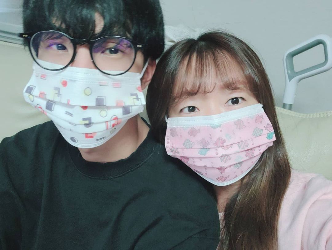 김보리 on Instagram: “디자인도 예쁘고 목화솜필터를 사용해 고급스럽고 숨쉬기 편한 코모드 목화솜 패션 디자인 마스크:)❤ 국내산 목화솜 필터를 사용해 습기에 강하고 입냄새 탈취효과도