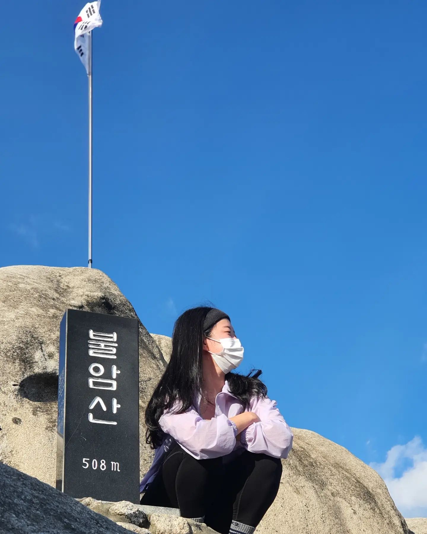오랜만에 #불암산
캠퍼스에서 새우깡에 깡소주마시던 친구와 ㅋㅋㅋㅋ 이제는 술자리보단 산이 좋을 나이라 오후쯤 슬슬 산올라갔다가 회한사바리 🐟🐟 어언 12년 전 이야기를 하며 나이 들어감을 또 새삼 느낀 날이에요 ㅋㅋㅋ 시간 흐르기 멈춰!!! 🖐🖐