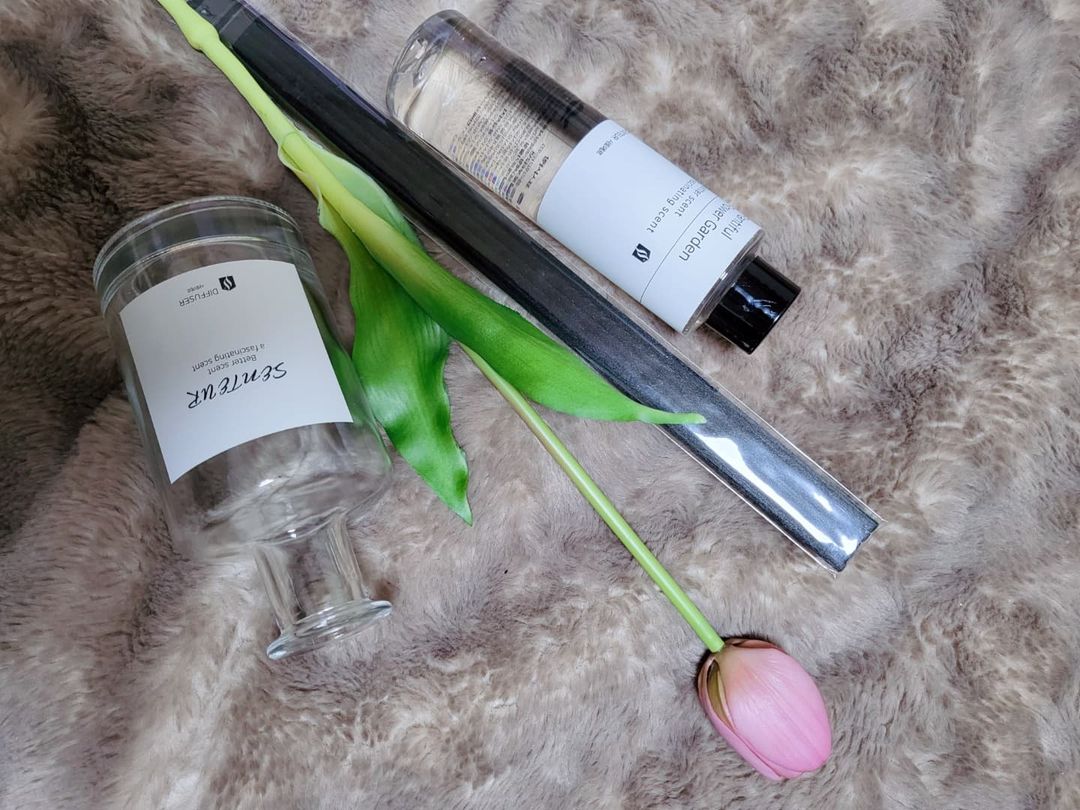 @99_gri shared a photo on Instagram: “디자인부터가 남다른 샤토에르 DIY 디퓨저 !♡✧( ु•⌄• ) 우리 엄마도 보고 생화인줄 착각한만큼 좋은 퀄리티에 향이 고급스러우면서도 여성스러우면서도