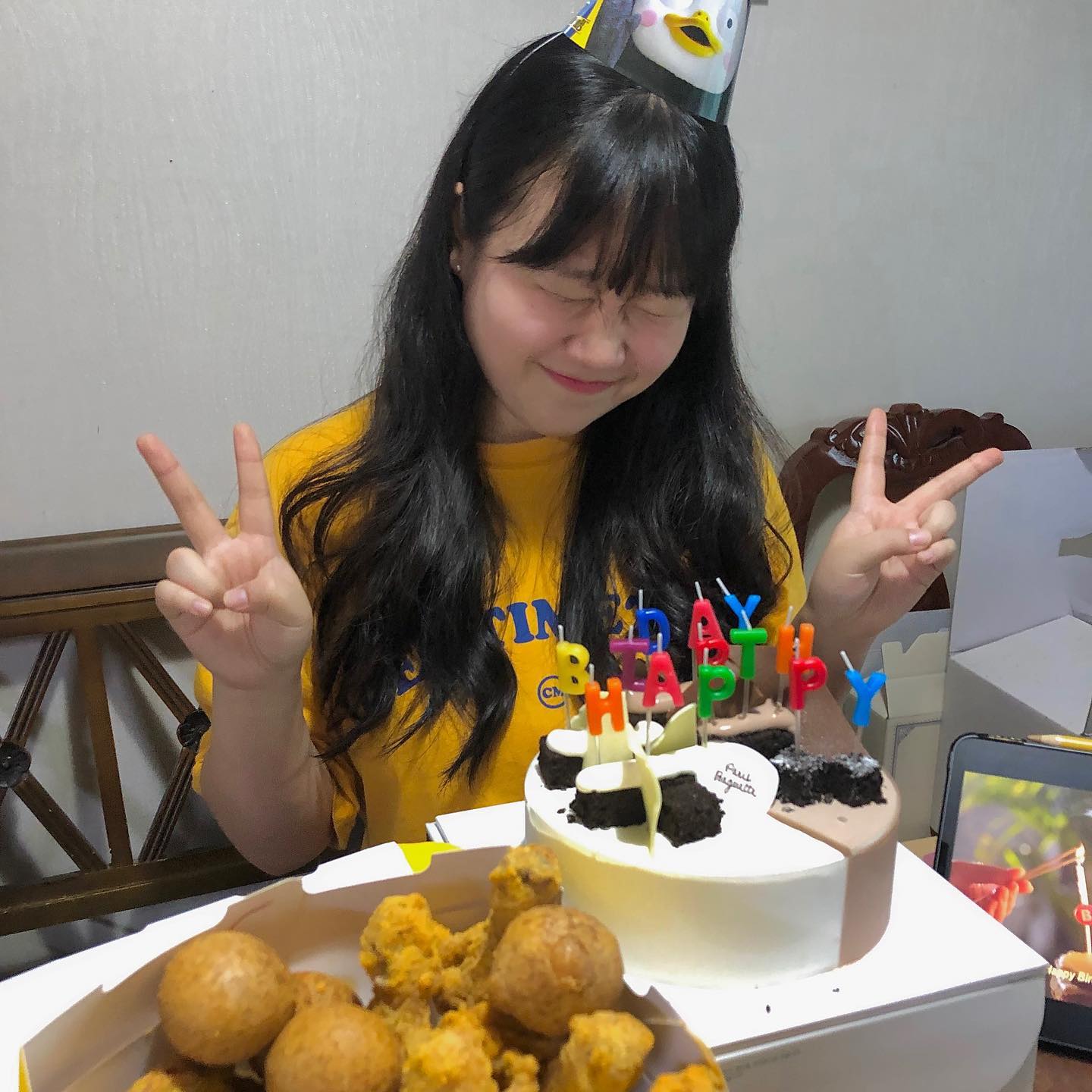 ⠀
🎂핸피벌스데이🎂
⠀
몸도 과제도 안따라주는 엉망진창 속에서도 너어ㅓㅓ무 행복했습니당
⠀
제 생일을 잊지않고 축하해 주시고, 제가 나눈것에 비해 너무나 큰 사랑으로 돌려주신 많은 분께 감사합니다 !
또 일년동안 오늘 받은 사랑 잊지 않고 살아가겠습니다 ◡̈
⠀
태어나길 잘했다 해인아 😎
⠀
#happybirthday #to #me #🎂
⠀