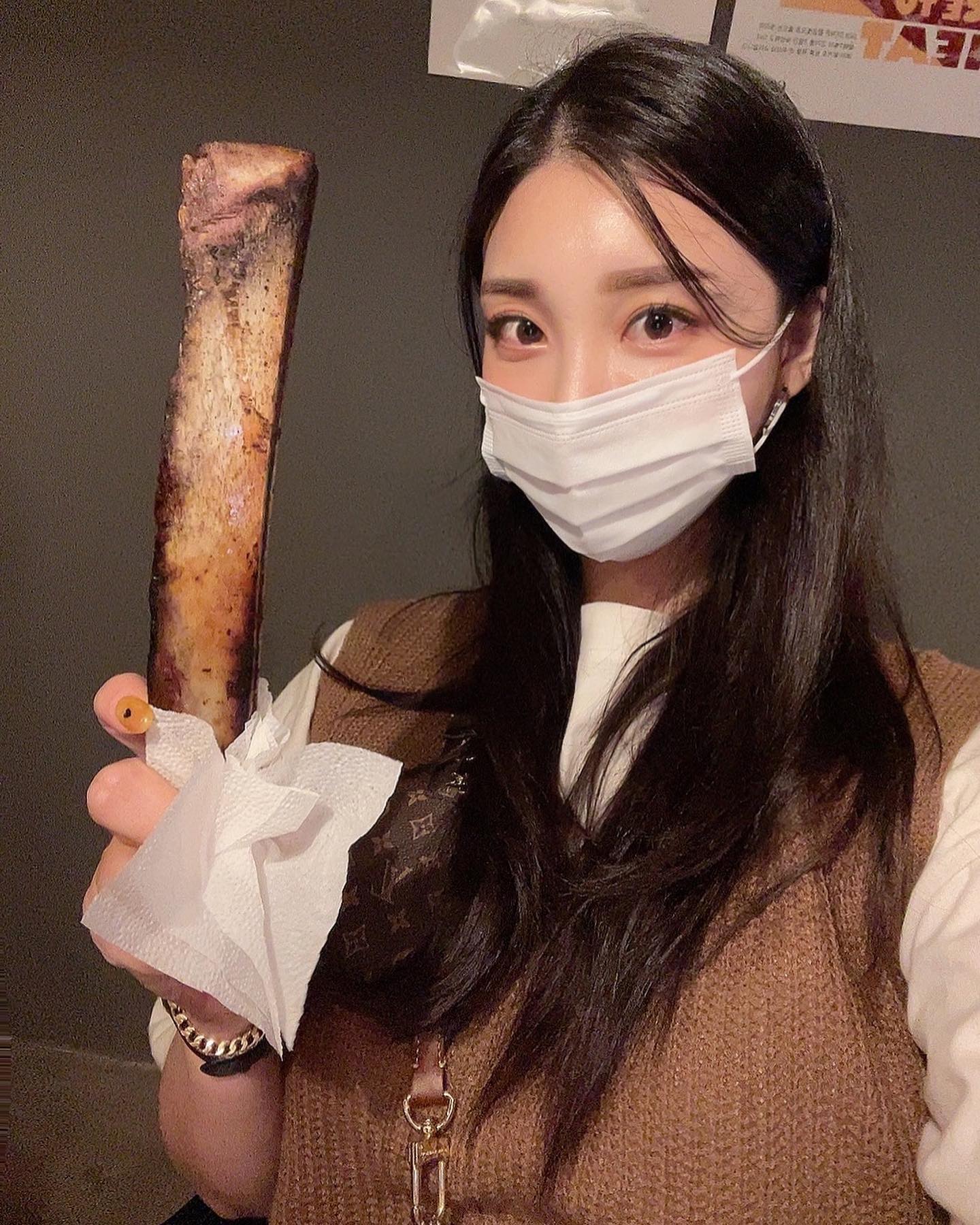 .
맛있는건 피드박제야😋💚