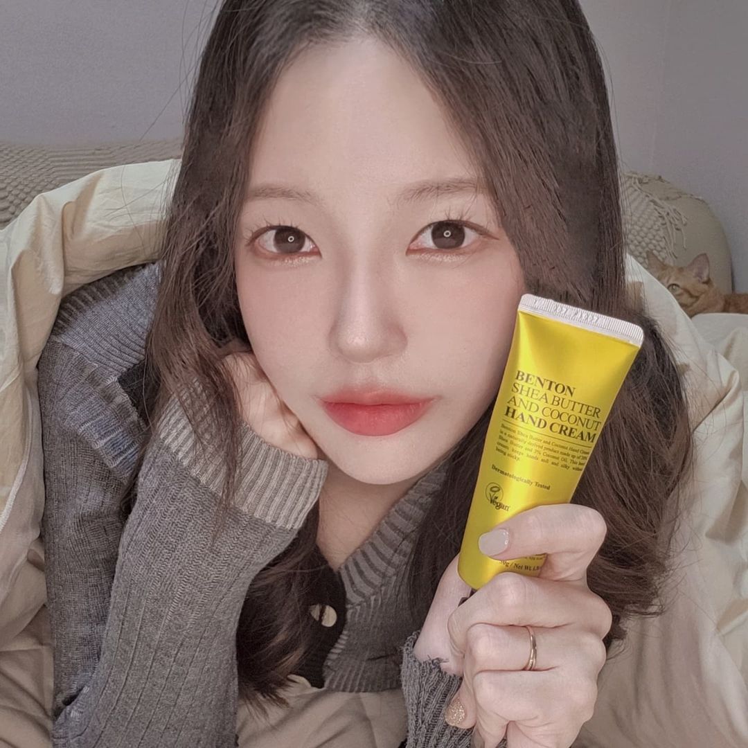 @l_kyu_u on Instagram: “#협찬 요즘 코로롱 때문에 손소독제 사용과 손씻기를 너무 자주 해 손이 항상 거칠었어요😔 #벤튼 핸드크림은 빠르게 흡수되고, 과감하게 향료를 빼 성분도 안전하고 평