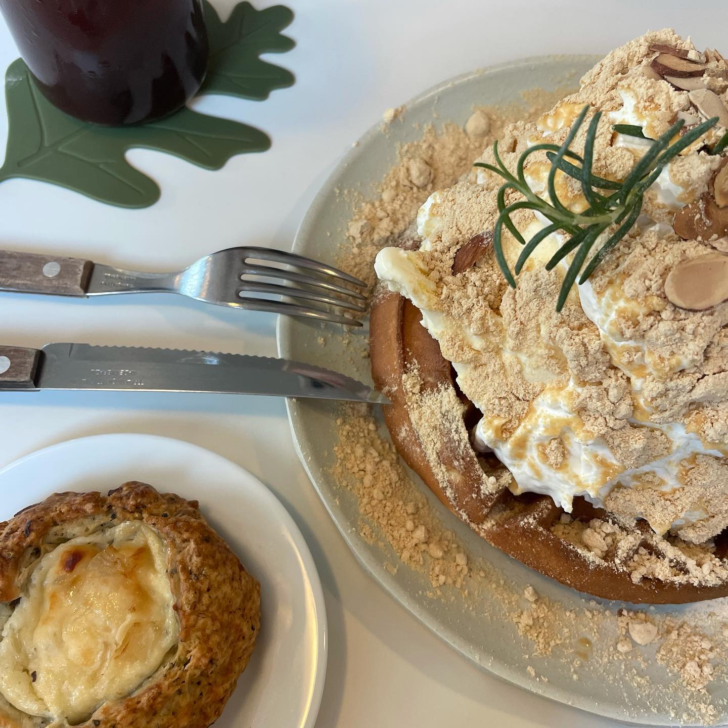 #오목눈이 #샤로수길카페 샤로수길 스콘맛집 오목눈이🍪다양한 베이터리와 시즌와플을 파는 오목눈이!! 달달한 생크림과 바닐라아이스크림이 듬뿍올라간 콩고물와플이 살살녹아욤 ㅎㅎ 데이투장소로 강츄츄~~🥧🍩🧁

✔ 자세한 후기는 네이버 '@체리야미' 블로거에서 확인가능합니다 :D

#먹스타그램 #맛스타그램 #먹방스타그램 #맛집 #맛집추천 #맛집스타그램 #집밥 #요리스타그램 #서울 #요리 #데일리푸드 #일상 #먹스타 #인스타푸드 #오늘뭐먹지 #서울맛집 #맛집탐방 #데이트코스 #좋아요반사 #팔로우 #맞팔 #일상스타그램 #오오티디 #food #foodstagram #cook #instafood