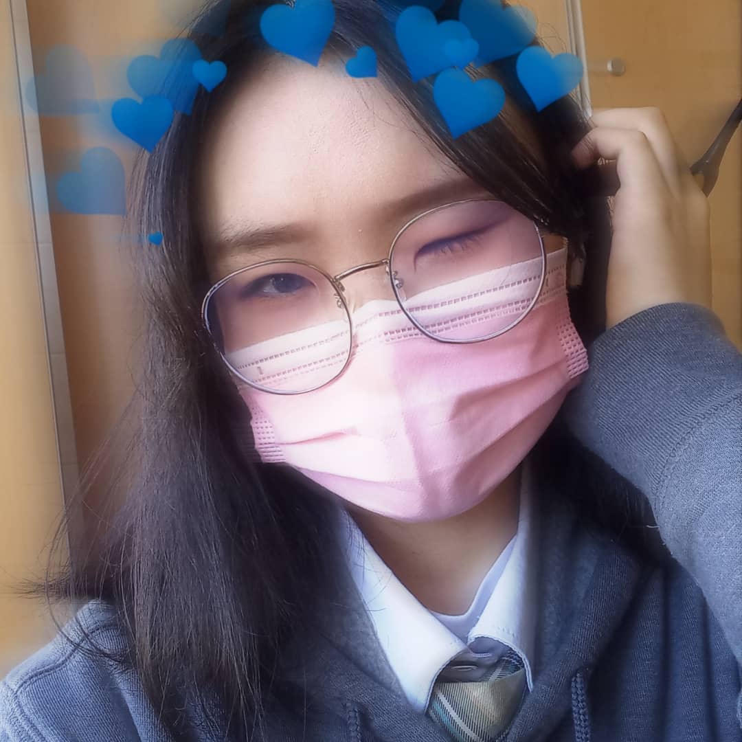 𝚈𝚘𝚞 𝚌𝚊𝚗'𝚝 𝚍𝚎𝚗𝚢 𝚕𝚊𝚞𝚐𝚑𝚝𝚎𝚛;
𝚠𝚑𝚎𝚗 𝚒𝚝 𝚌𝚘𝚖𝚎𝚜, 𝚒𝚝 𝚙𝚕𝚘𝚙𝚜 𝚍𝚘𝚠𝚗 𝚒𝚗 𝚢𝚘𝚞𝚛 𝚏𝚊𝚟𝚘𝚛𝚒𝚝𝚎 𝚌𝚑𝚊𝚒𝚛 𝚊𝚗𝚍 𝚜𝚝𝚊𝚢𝚜 𝚊𝚜 𝚕𝚘𝚗𝚐 𝚊𝚜 𝚒𝚝 𝚠𝚊𝚗𝚝𝚜.
