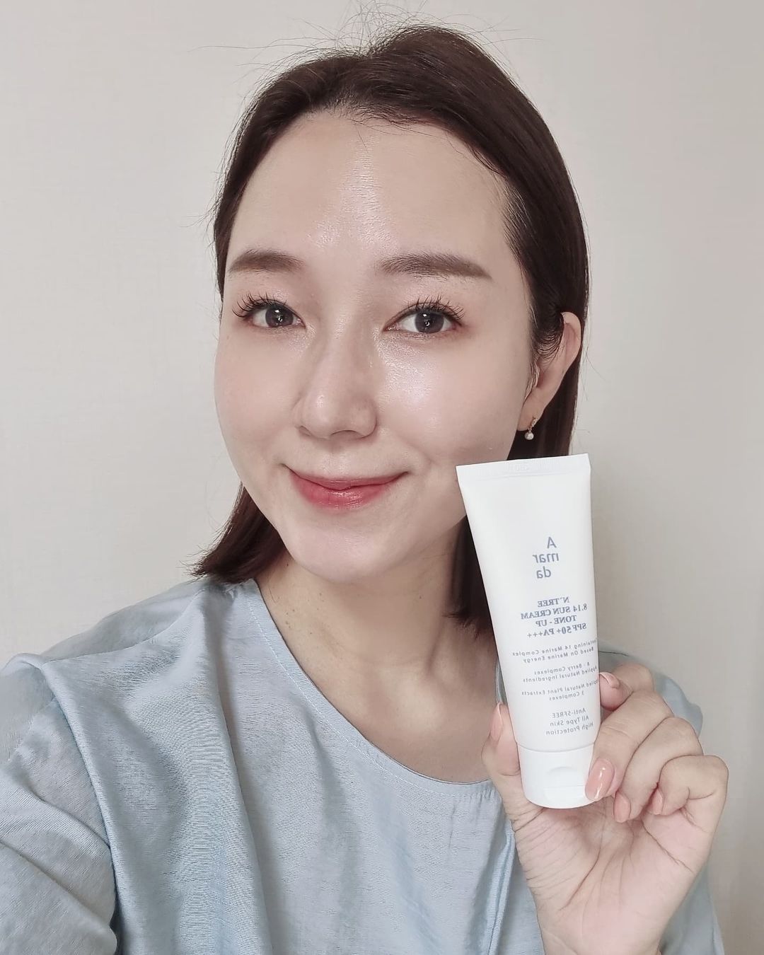 센스있는 마미윤댕 on Instagram: “#광고 #협찬 매일매일 밥먹는걸 까먹으면 안되는것처럼 피부에 꼭 필요한 습관이 있어요 ☝ 바로 #선크림 꼭꼭 챙겨바르기!!! 피부에 있어서 자외선차단은