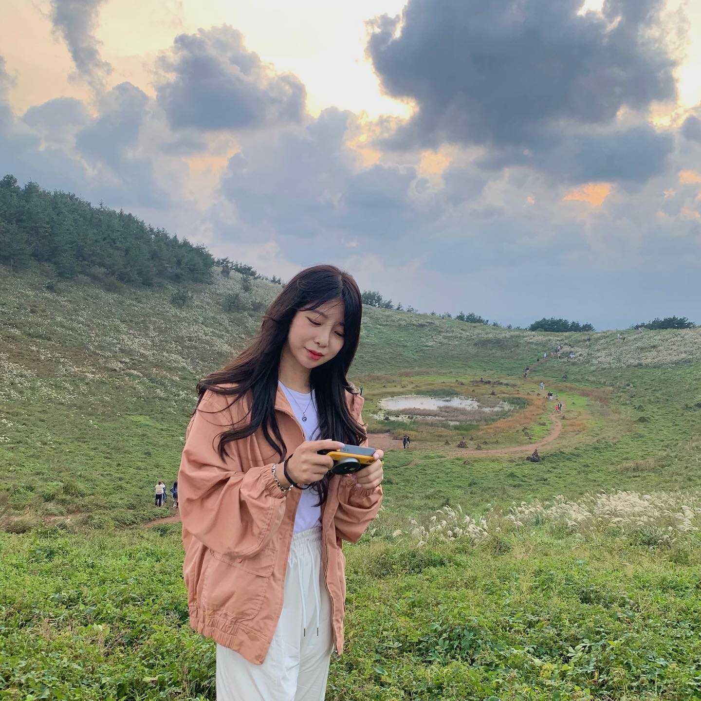 모래바람에 눈못떠…