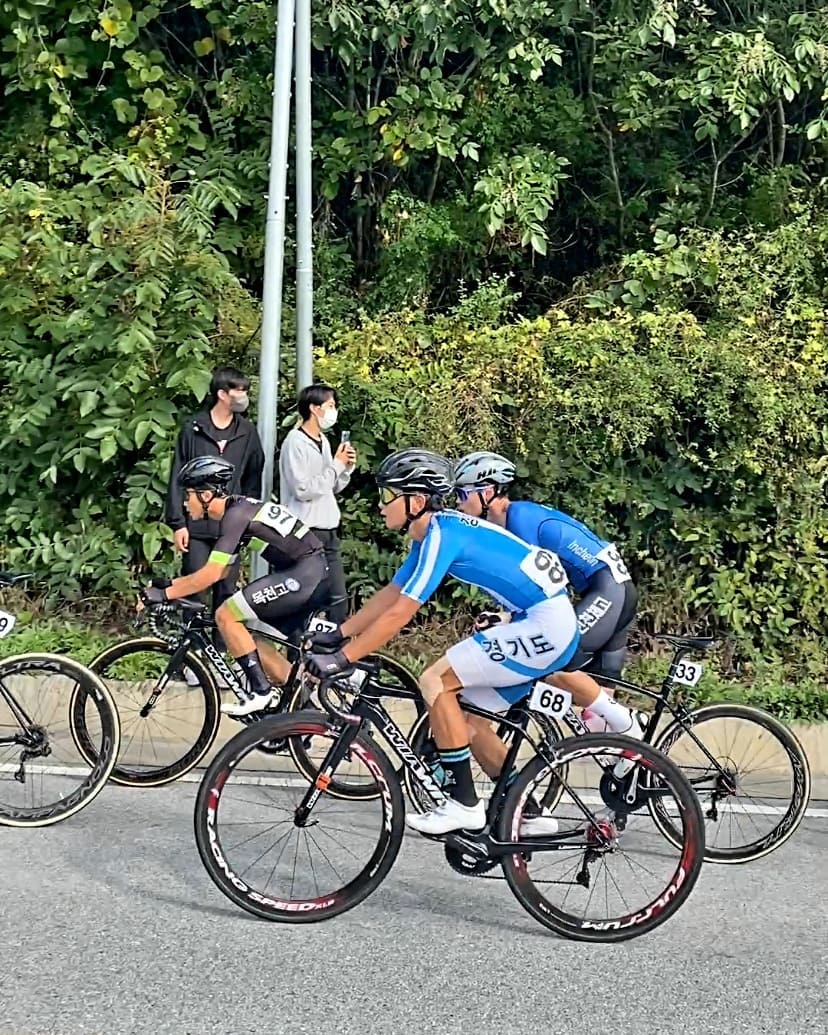 재미있었던 전국체전🚴‍♂️ 
.
.
.
.
.
.
.
.
#전국체전 #경기도 #사이클 #사이클선수 #자전거 #운동 #운동선수 #도로시합 #단체2등 #🥈 #cycle #cyclelist #exercise #rotor #qring #sworks #follow #like #fff #lfl