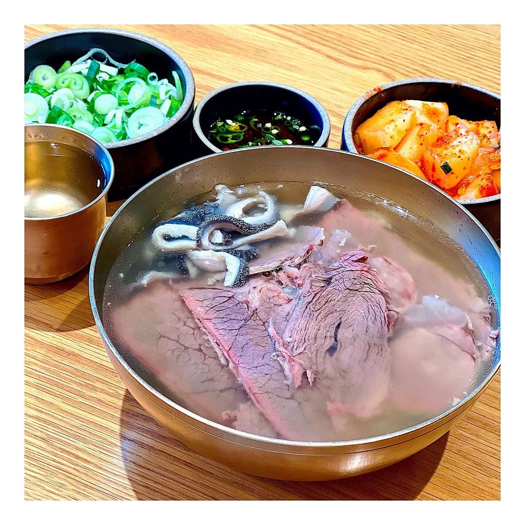 먹죽귀 on Instagram: “먹죽귀_송파구 ⠀ 이번에도 블루리본 1개에 선정된 곰탕 맛집으로 유명한 라미옥에 다녀왔어요🤗 ⠀ 저는 회사에서 한번 와봤는데 그때 먹은 깔끔한 곰탕이