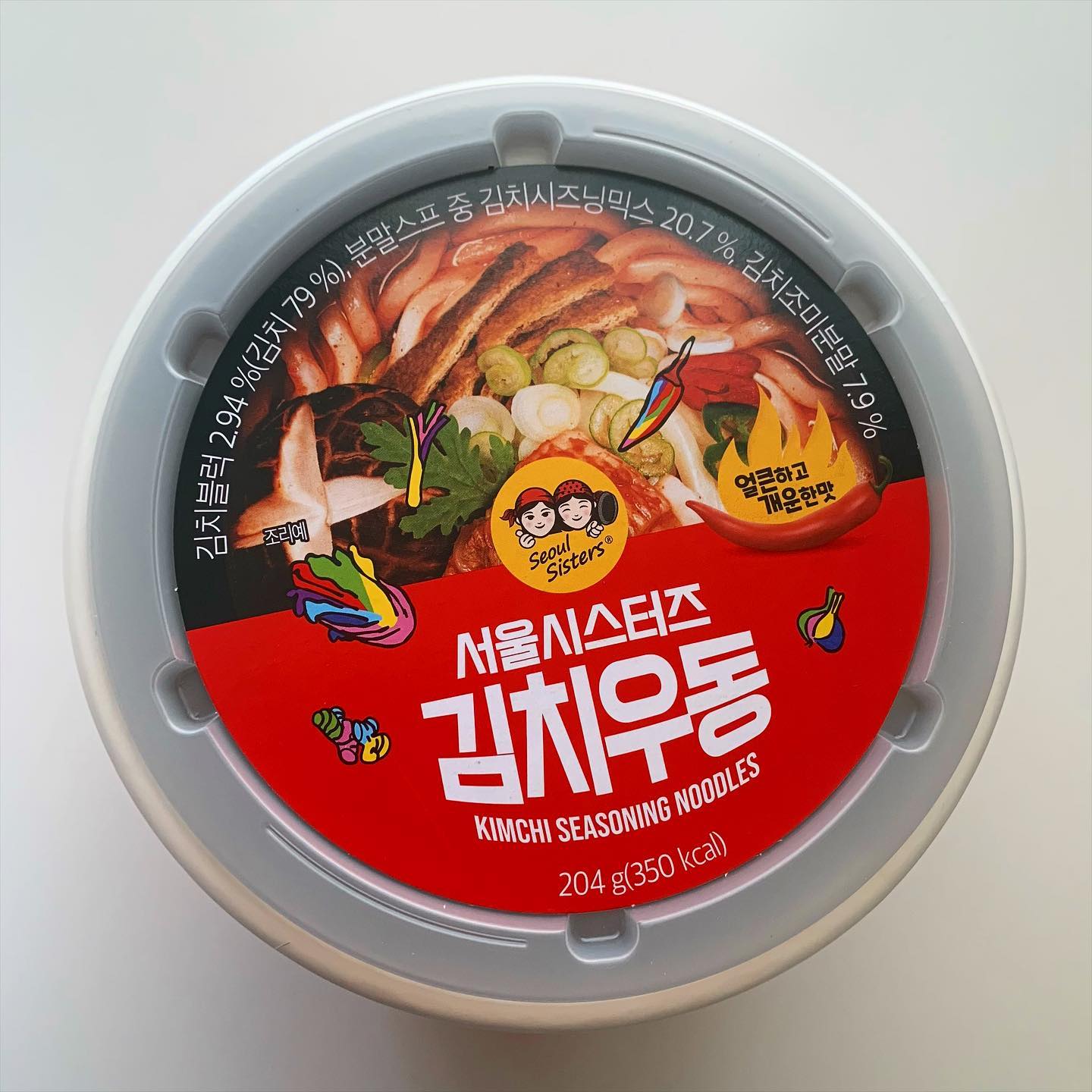 #협찬 서울시스터즈 김치시즈닝을 사용한 김치우동🍜 

김치시즈닝이 맛있다는 이야기는 들었는데 아직 못 먹어 본 사람 바로 접니다😢 이 김치시즈닝을 이용해서 김치우동이 cu에 출시! 

김치시즈닝이라고 해서 기대하고 먹었는데 너무너무 맛있어요! 얼큰한 맛! 이제 날씨 쌀쌀해지면서 우동생각 많이 날텐데 그런 날 먹기 너무 좋은 김치 우동❤️ 전자레인지에 돌려 먹어서 더 시원하고 얼큰한 느낌! 이번에 김치 우동먹어보고 서울시스터즈 시리즈가 궁금해져서 곧 먹어볼 예정입니다!!

#서울김치우동컵 #cu덕후 #cu #cu신상 #cu먹방 #편의점신상 #씨유덕후 #씨유