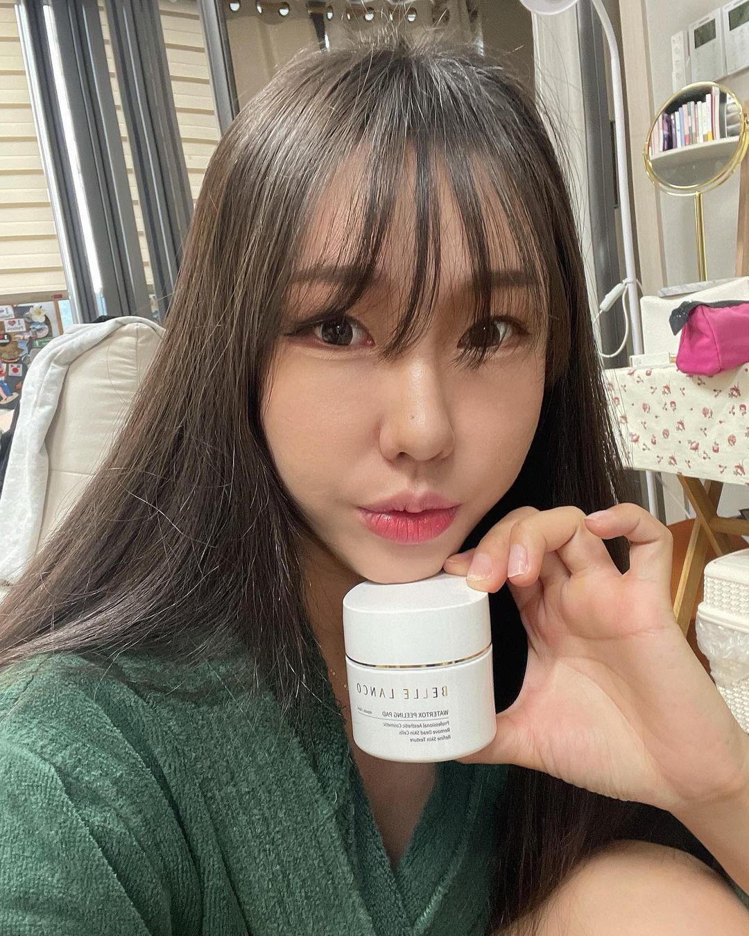 장래희망 : 한량 on Instagram: “#벨르랑코 환절기때 제일 어려운 피부관리🥲 다른 스킨패드보다 자극도 훨씬 적고 무엇보다 속당김 없이 화장이 잘 먹음❤️ #BELLELANCO #