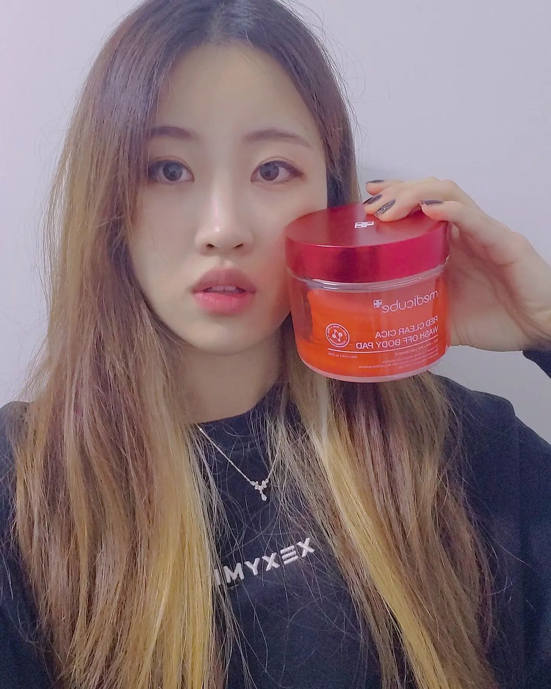 채연 on Instagram: “여수피드로 쫘아악 깔려다 ‼️ 잠깐 #협찬 🤪💓 울님들 오늘도 출근 잘 하셨나용💓 요즘같이 날씨도 춥고 건조하고 잘 트고 각질도 생기는 계절♨ #메디큐브 에서 #바