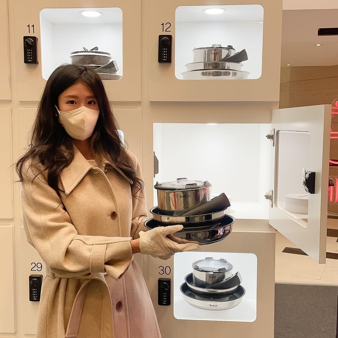데일리리본 on Instagram: “#광고 주말엔 온가족이 나들이할겸 여의도ifc몰에 테팔 매직박스 행사로 다녀왔어요❤️ L3층에 도착해 보이는 시선을 사로잡는 테팔의 매직핸즈가