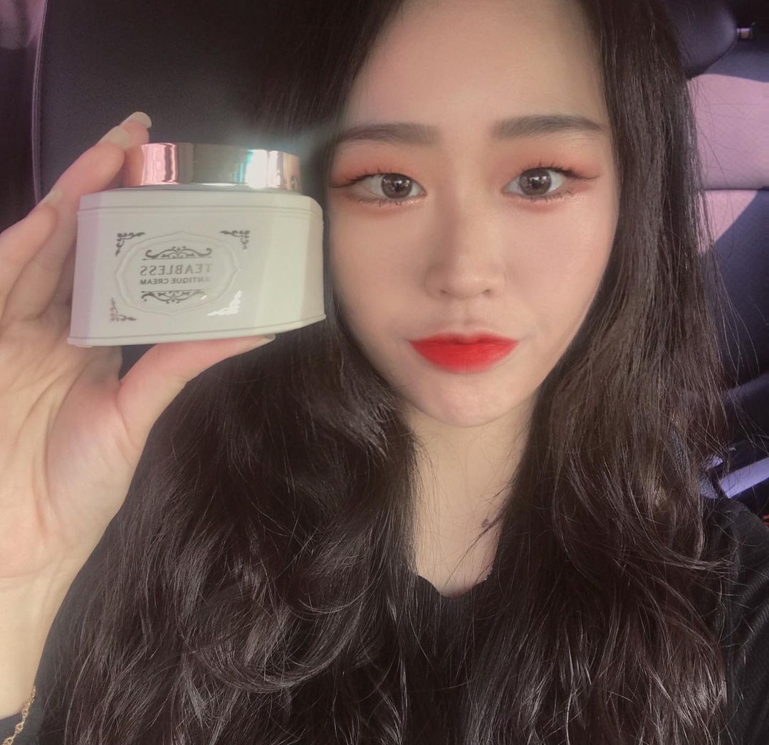 J̷u̷o̷k̷ on Instagram: “🅃🄴🄰🄱🄻🄴🅂🅂 🍵 피부가 마시는 차 🍵 **티블레스 엔틱크림** 계절과 계절사이에 머문 지금 🍂 티블레스에서 좋은 제품을 제공해주셨습니다. 릴리입니당