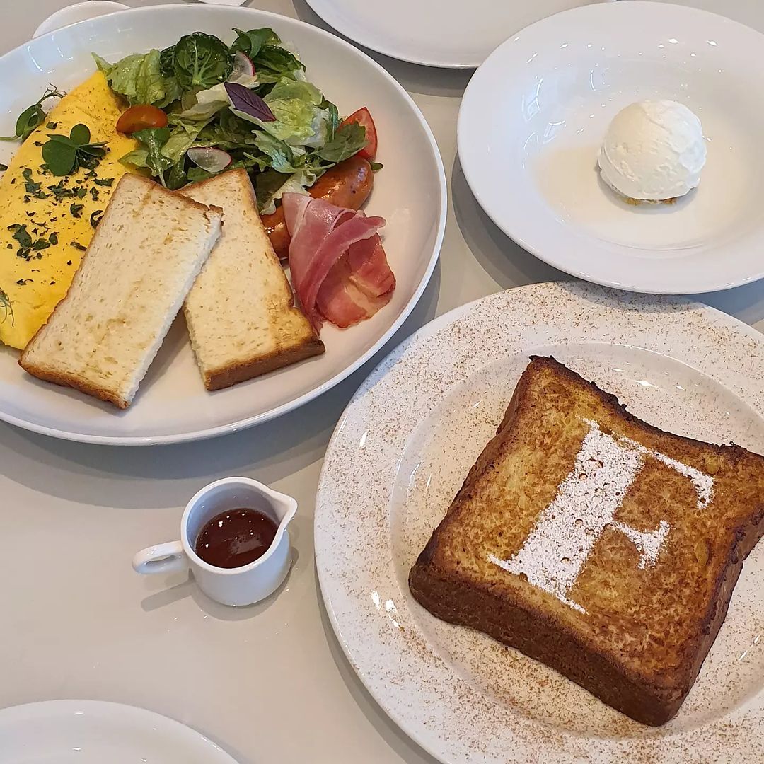 jello on Instagram: “🇫🇷 . 젤로 선정 죽기전에 꼭 먹어야 하는 프렌치토스트 1위 Place: Fauchon, 잠실 . ✔미엘토스트 머리털나고 먹었던 프렌치토스트중에서 제일 맛있다 프렌치토스트, 바나나