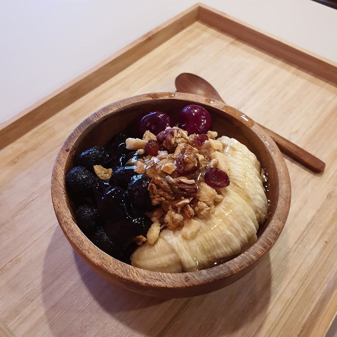 jello on Instagram: “🍷 . 뽀쨕한 분위기는 못참지 Place: 크리머리, 샤로수길 와인바 . 샤로수길에 새로생긴 아기자기한 가게 매장 내부 분위기가 정말 좋다. 와인바지만 와인안주 뿐만 아니라