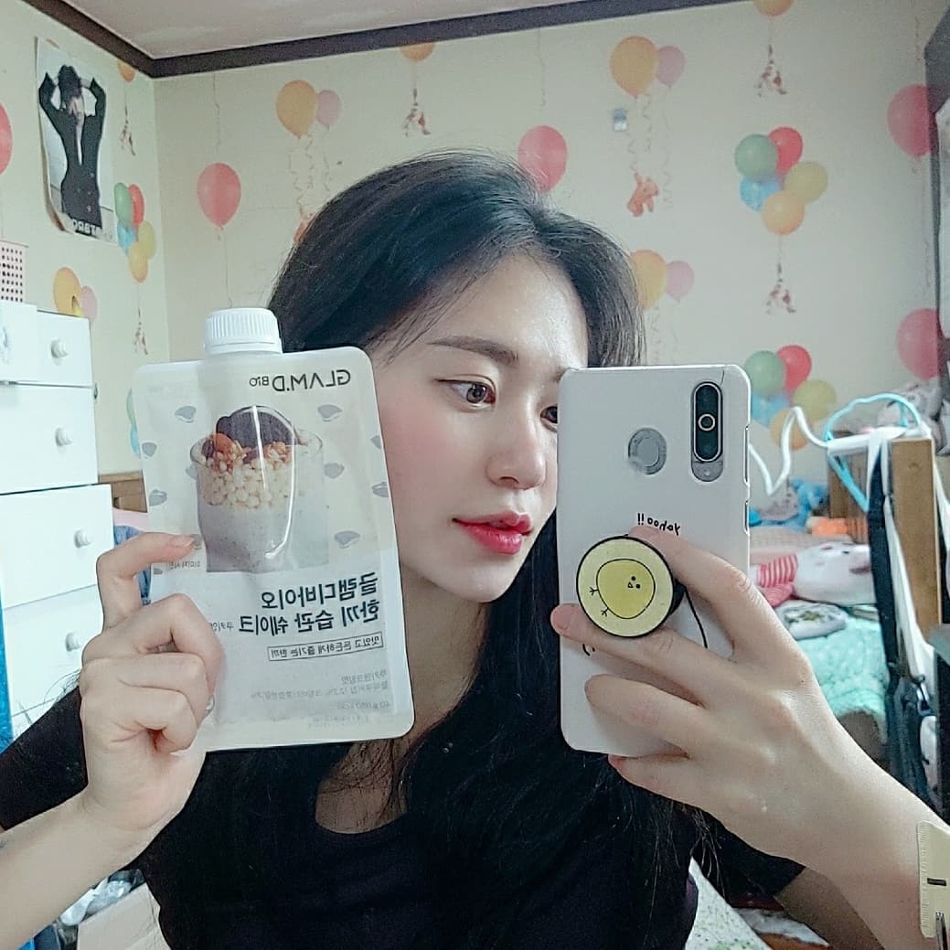 soyeon park on Instagram: “#글램디 #협찬 몇일 전에 글램디에서 이번 신제품을 보내주셨다🌝 < 글램디 쿠키앤크림 맛 후기 > - 내가 좋아하는 쿠키분태가 많이 씹혀서 맛있었다. - 쉐이크 특유의